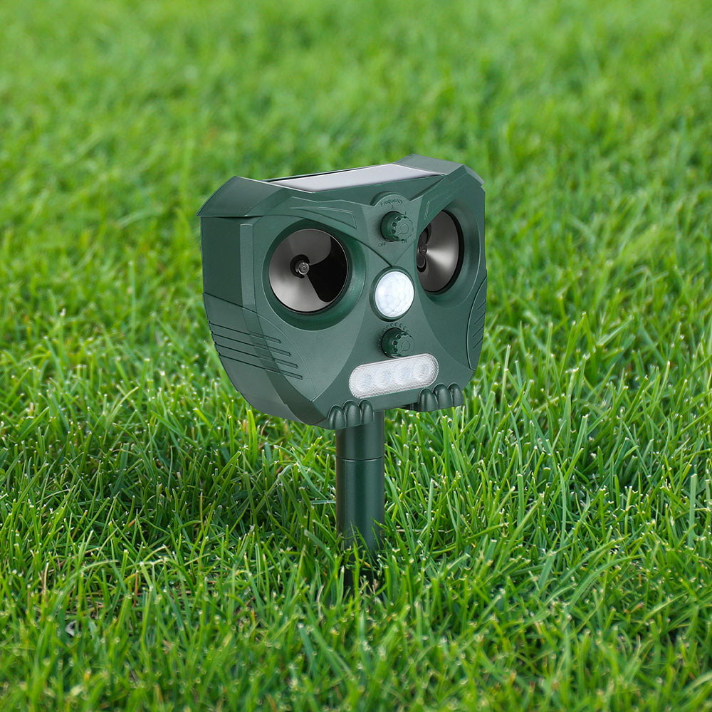 Gardeon Ultrasonic Snake Repeller Solar USB Rechargeable Green