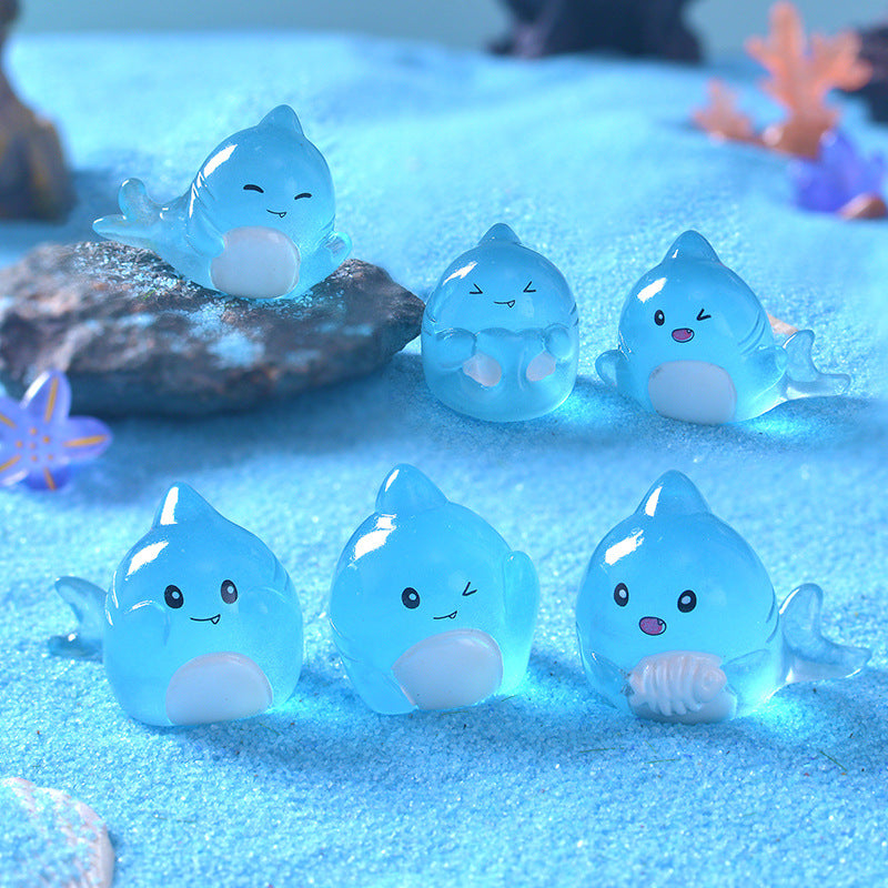 Aquarium Decoration – Ornaments – Mini Ocean Resin Animals – Luminous Mini Shark Figures – Durable & Non-Fading Resin – Glow-in-the-Dark Sea Animals – For Fairy Garden, Micro Landscape, Aquarium & Home Decor – Pack of 6