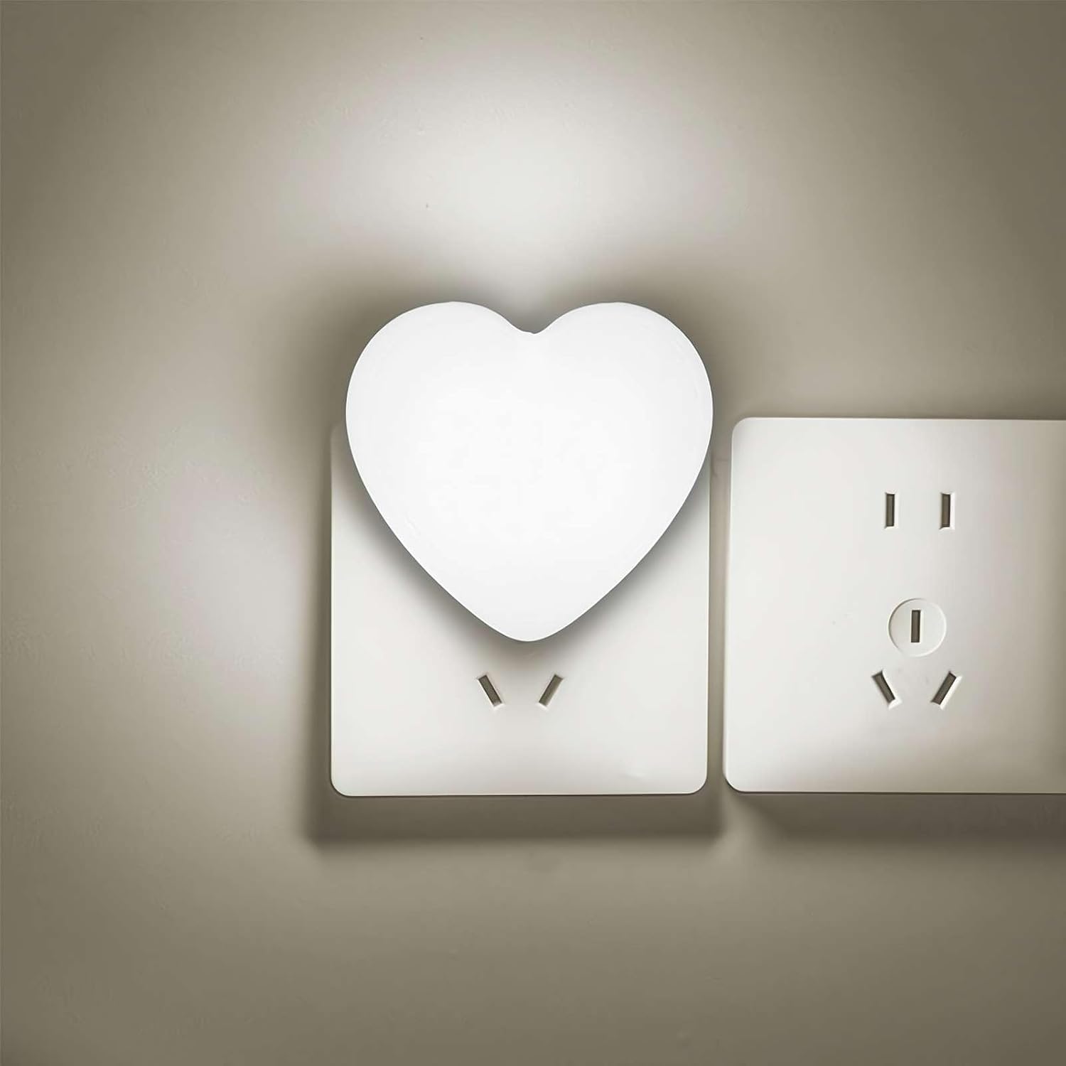 Love Heart Night Lights Plug into Wall - Heart Shape Nursery Nightlight with Light Sensors, Cute Soft LED Nightlight with Soft Warm Light for Bedroom, Nursery, Bathroom, Hallway White