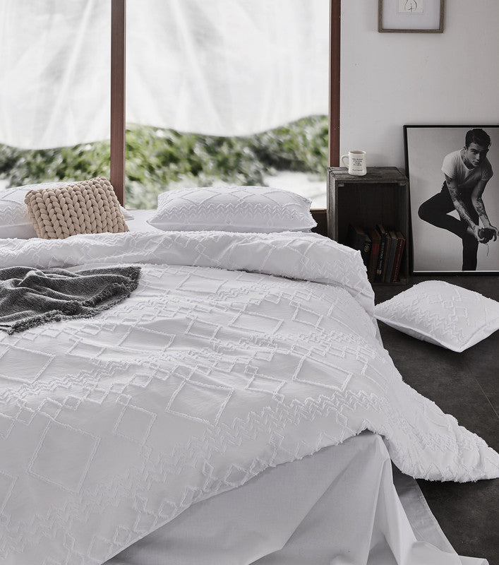 100% Premium Tufted Microfibre Quilt Cover Set - Ultra-Soft, Durable Embroidery Bedding Comforter Set - Machine Washable & Zipper Closure - White - Single