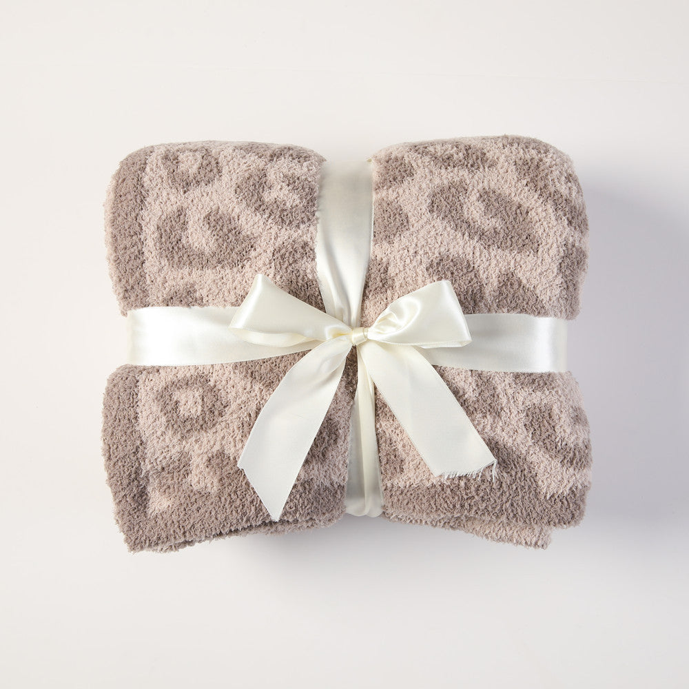 Beige and Khaki Luxurious Leopard Print Knit Throw Blanket - Ultra-Soft Jacquard Plush for Sofa, Bed & Cozy Comfort 130x150cm
