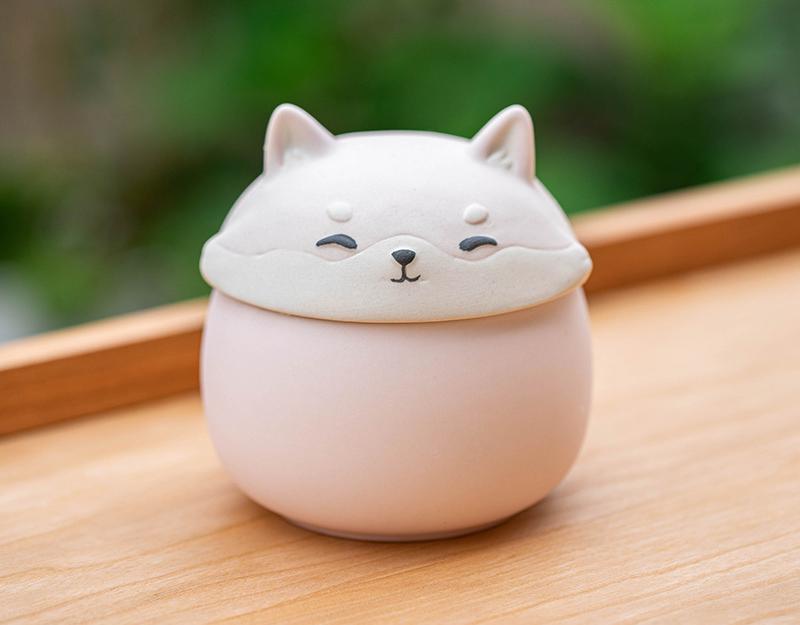 Artisan Ceramic Sealed Storage Jar with Animal Design - Airtight Tea Preservation & Decorative Accent pink