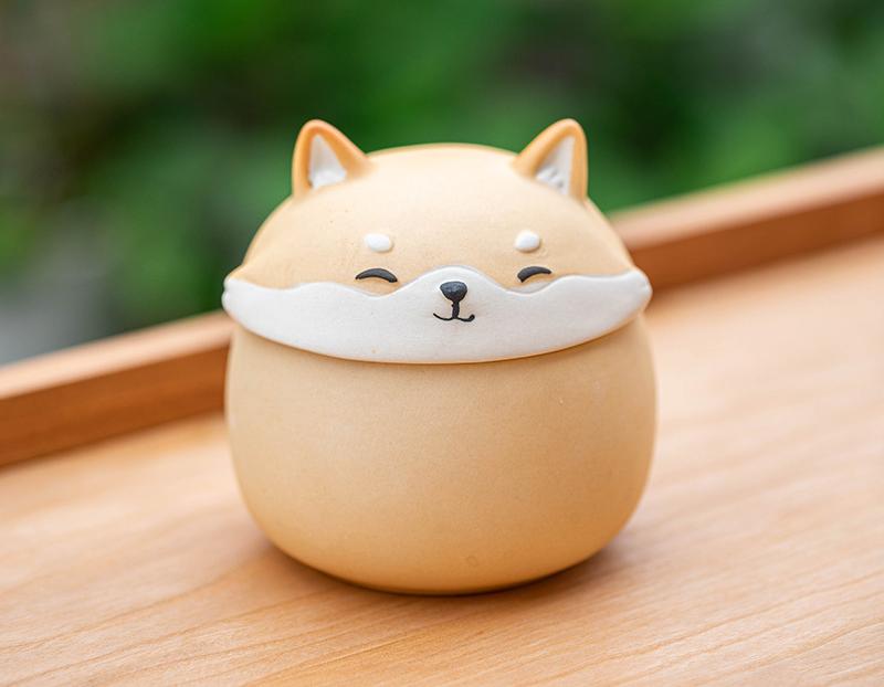 Artisan Ceramic Sealed Storage Jar with Animal Design - Airtight Tea Preservation & Decorative Accent light yellow