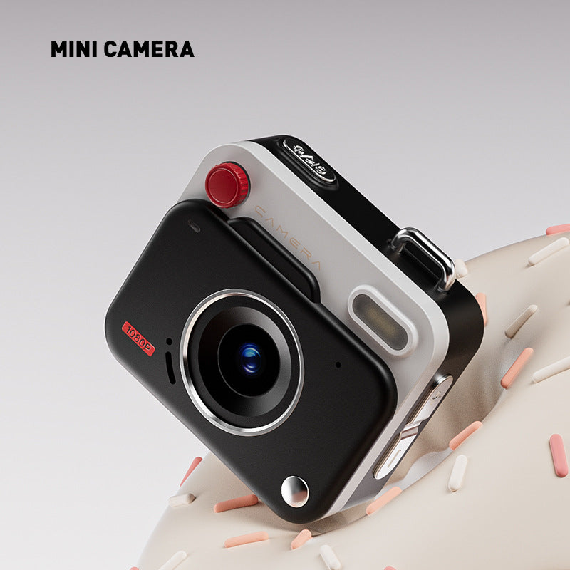 Mini Retro Keychain Camera - 48MP Photos, 1080P HD Video with Built-in Filters & Flash black and white
