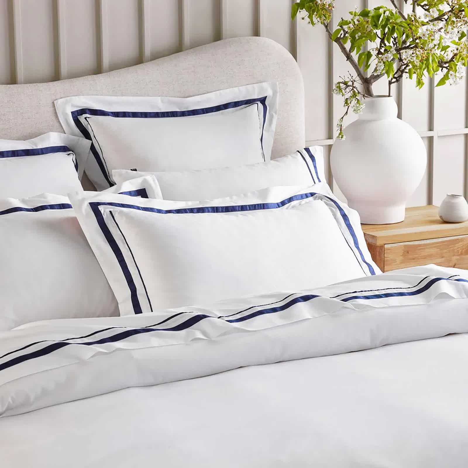 Cloud 1000 TC Egyptian Cotton White Navy Queen Quilt Cover Sets by Renee Taylor