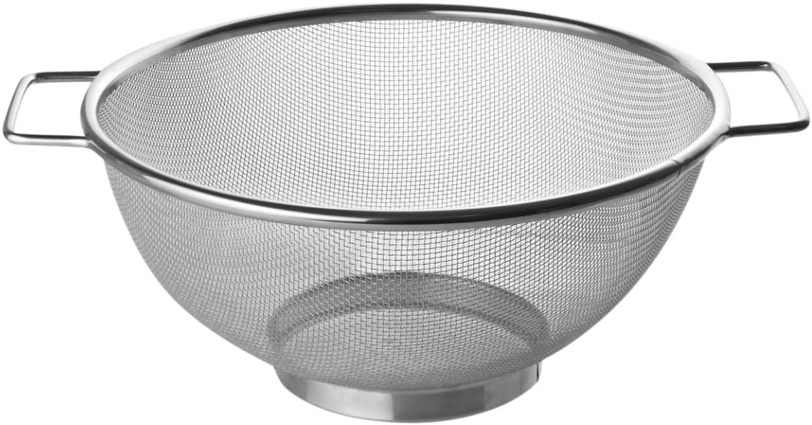 Fackelmann sieve Ø 26 cm, colander made of stainless steel, fine-mesh sieve with handles as a perfect kitchen accessory and kitchen helper in your kitchen, dishwasher safe Color: silver , Quantity: 1