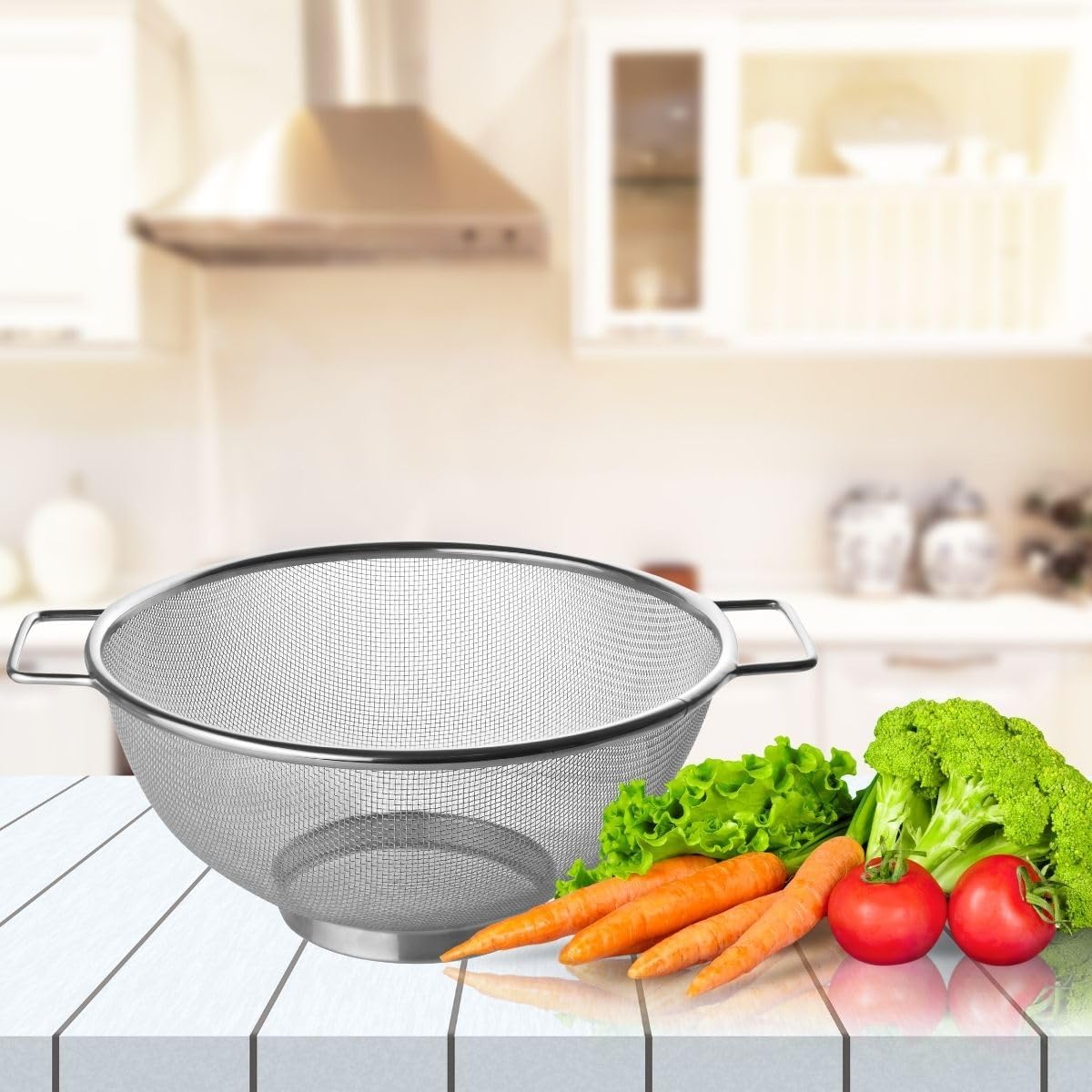 Fackelmann sieve Ø 26 cm, colander made of stainless steel, fine-mesh sieve with handles as a perfect kitchen accessory and kitchen helper in your kitchen, dishwasher safe Color: silver , Quantity: 1