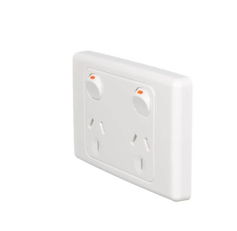 2000 Series 250V 10A 2 Pole Twin Switch Socket Outlet