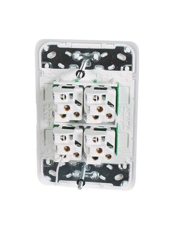 3000 Series 4 Gang, 250V 10Ax1-Way/2-Way Vertical Mount Iconic Flush Switch, White