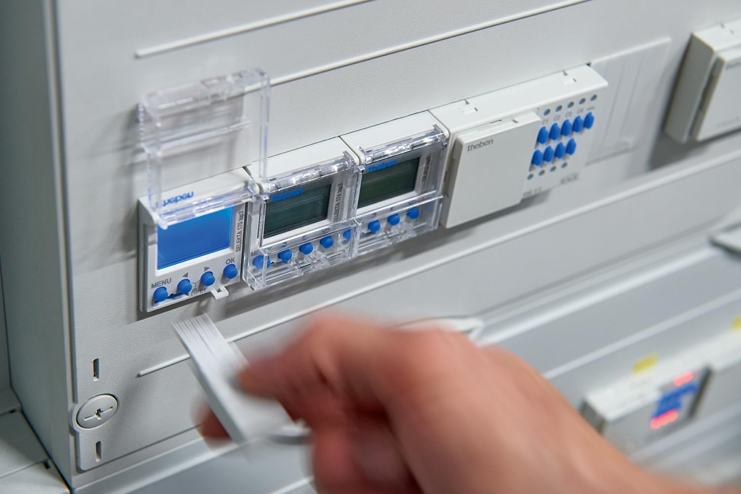 Theben 9070130 Bluetooth Obelisk top3 9070130 Bluetooth Obelisk top3 - Bluetooth Low-Energy dongle for The Transfer of Switching Programs and Direct Commands from The app to The time Switch