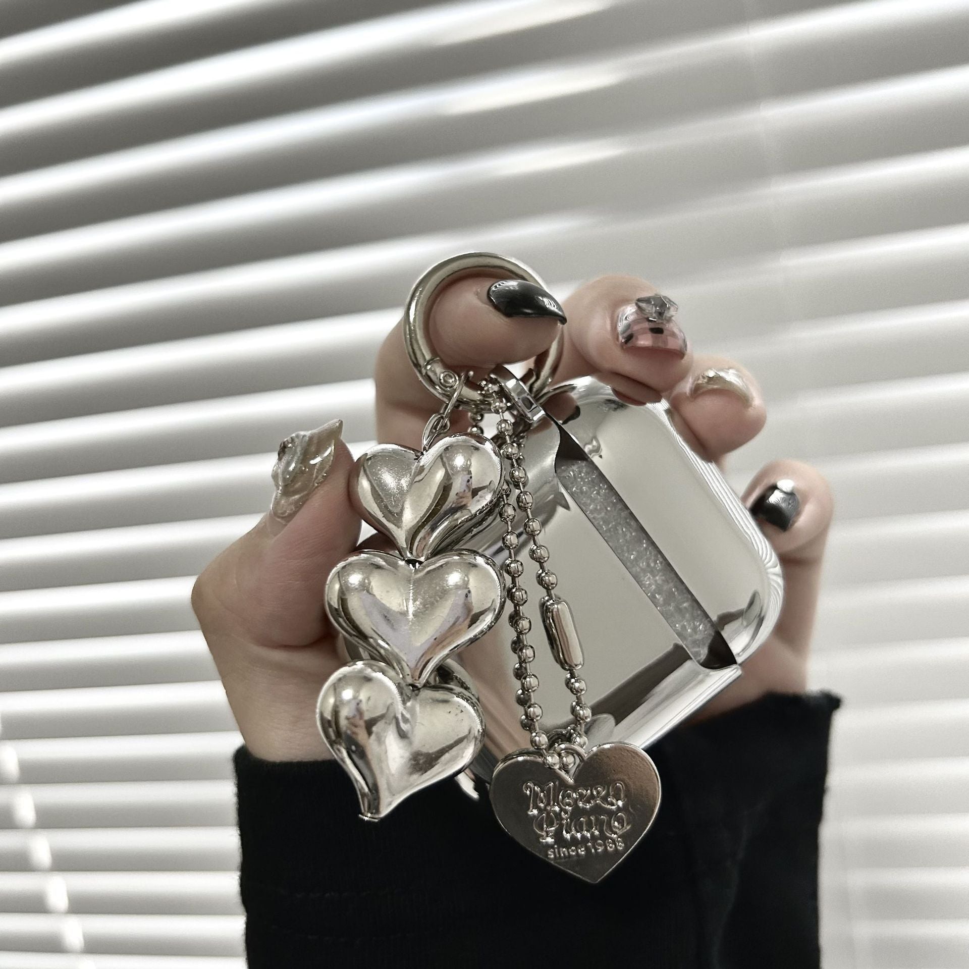 Electroplated solid color shell + 3 heart pendants AirPods Pro