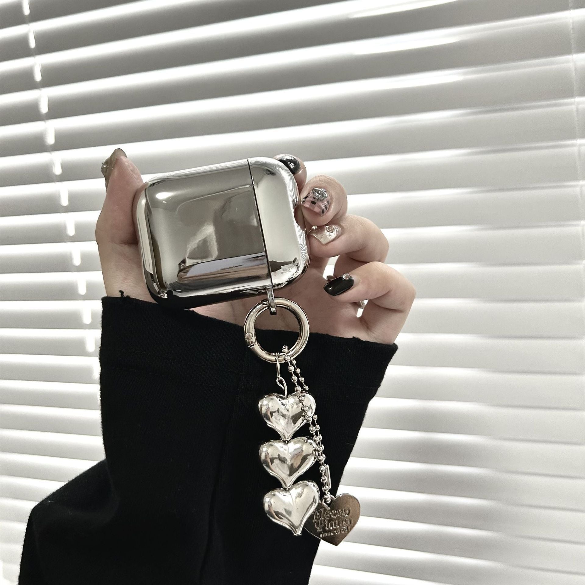 Electroplated solid color shell + 3 heart pendants AirPods Pro