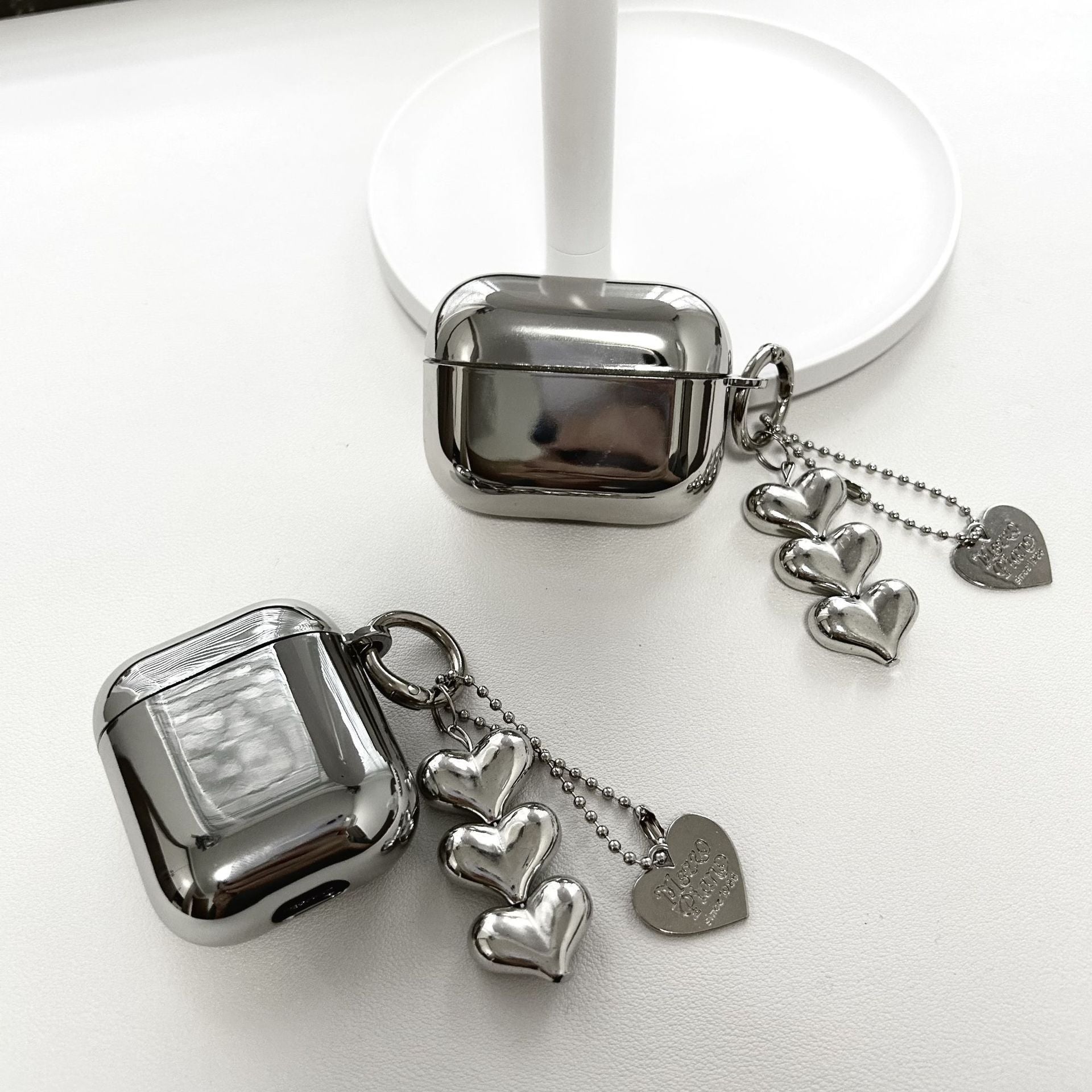 Electroplated solid color shell + 3 heart pendants AirPods Pro