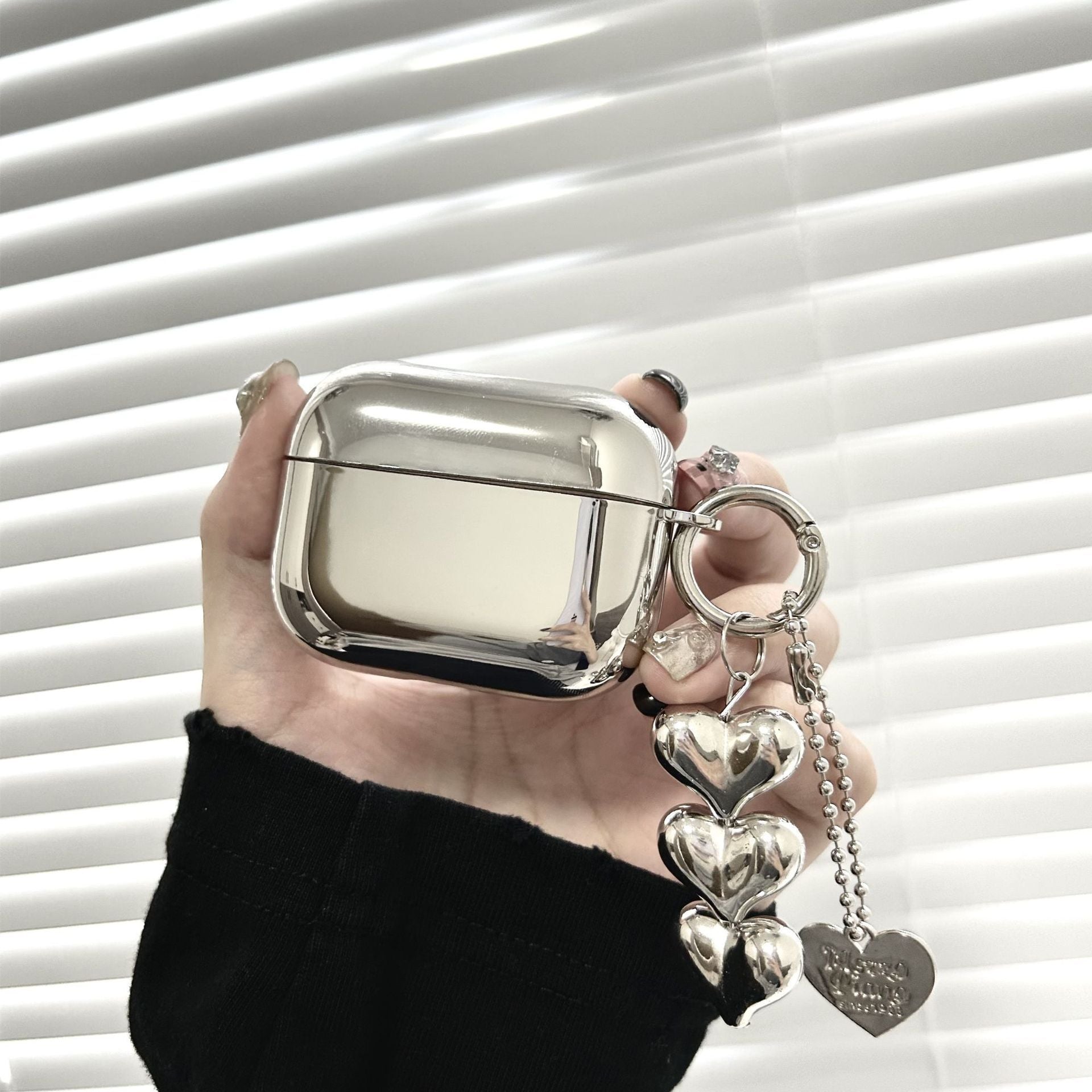 Electroplated solid color shell + 3 heart pendants AirPods Pro