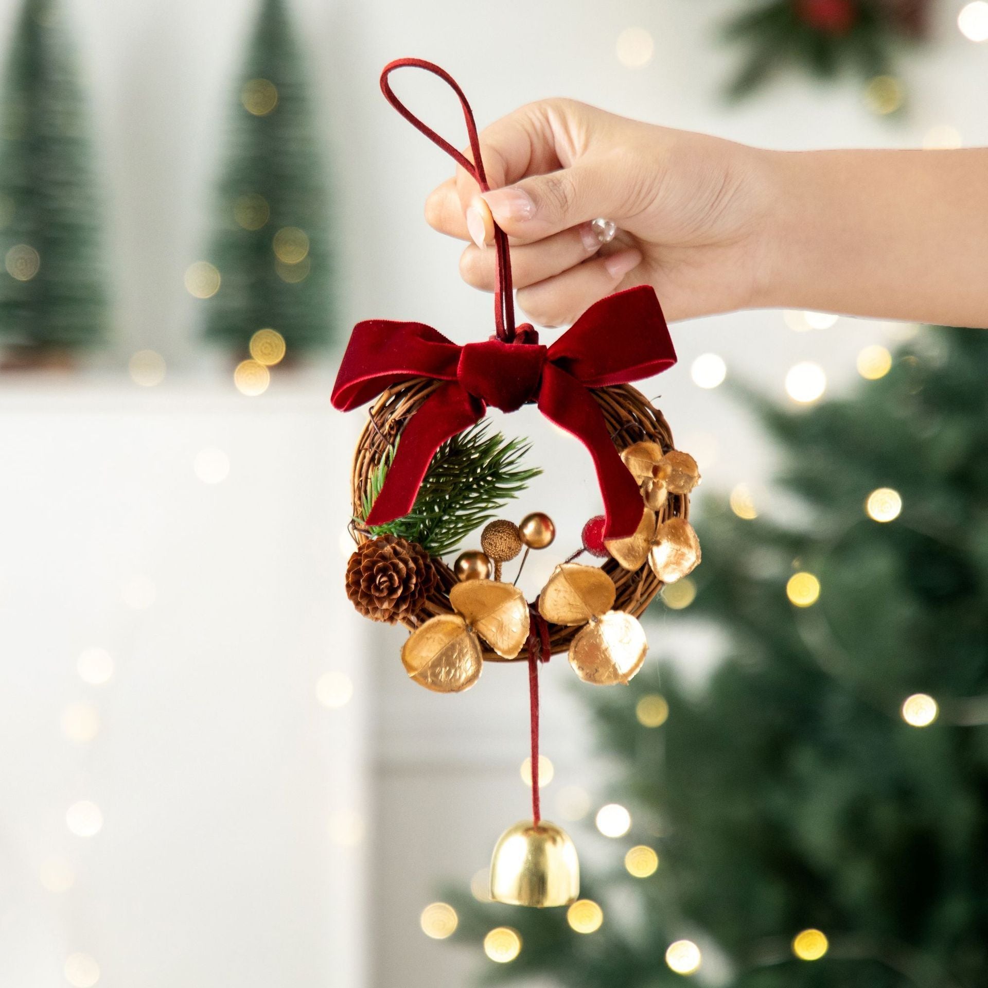 D8 Christmas Wreath Ornament Red 2 Pack