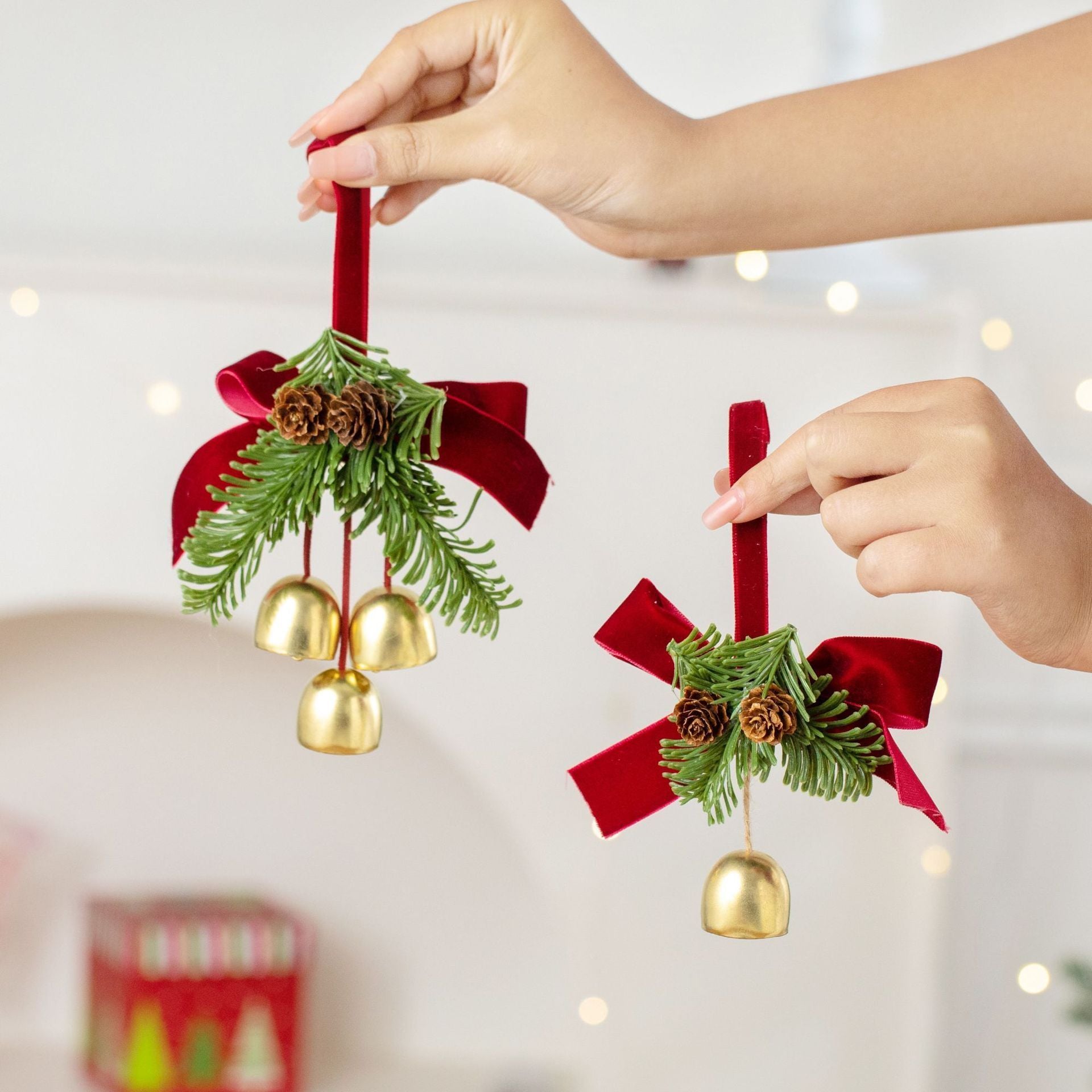 D8 Christmas Wreath Ornament Red 2 Pack