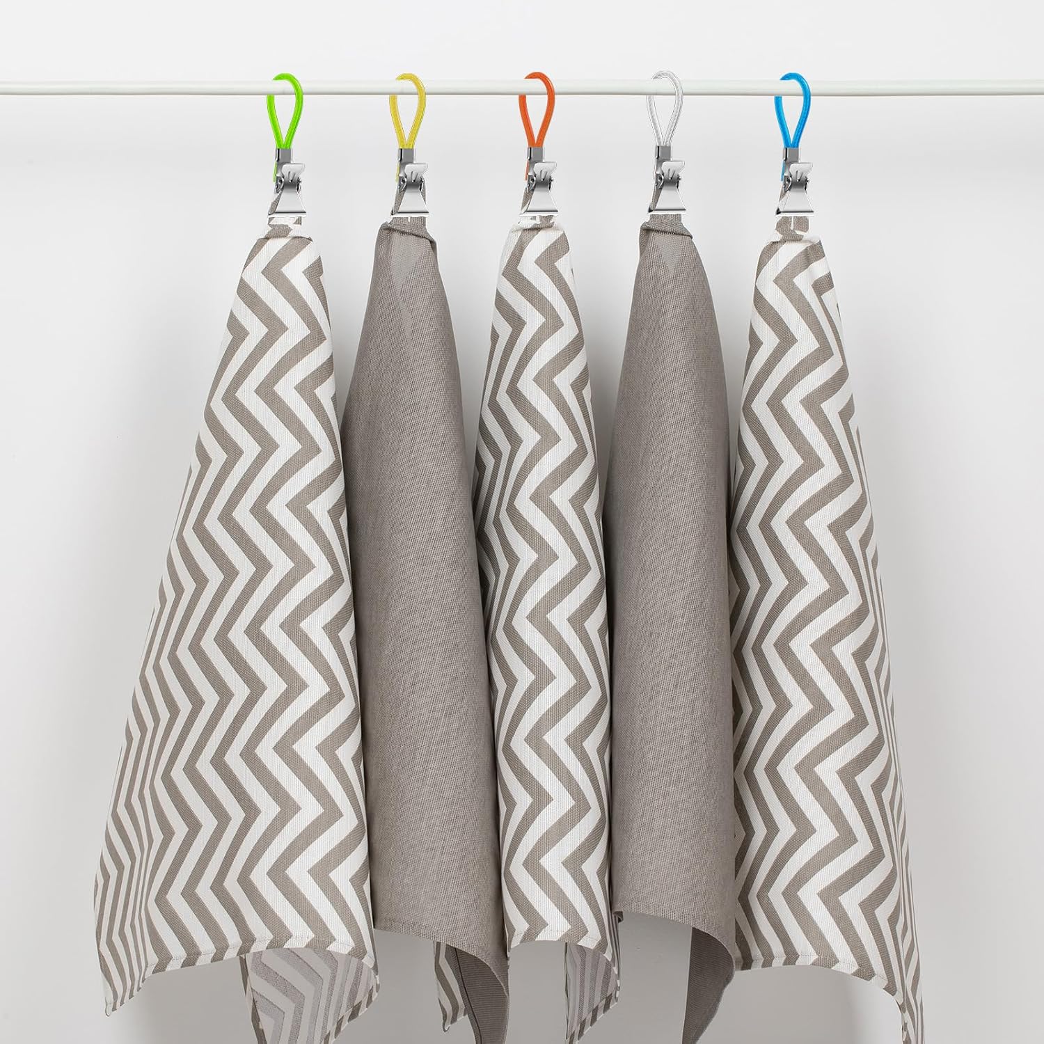 Xindojuz 15 PCS Kitchen Towel Clips, Metal Beach Chair Clips with Hanging Loop for Kitchen, Multi-Color Hanging Towels Clip Small Cloth Hook Clip Hangers for Home Bathroom Cupboards 5 Colors