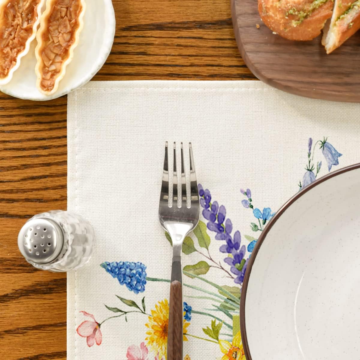 Bloom Flowers Tulip Spring Placemats Set of 4, 12x18 Inch Seasonal Table Mats for Party Kitchen Dining Decoration