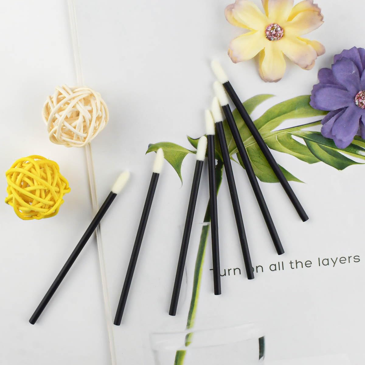 100 Pack Disposable Lip Brushes Lipstick Wands Gloss Applicator Brush Makeup Tool Make Up Applicators Perfect Beauty Cosmetic Kits Mascara Wand Set Lash Spoolies for Eyelash Extensions Black