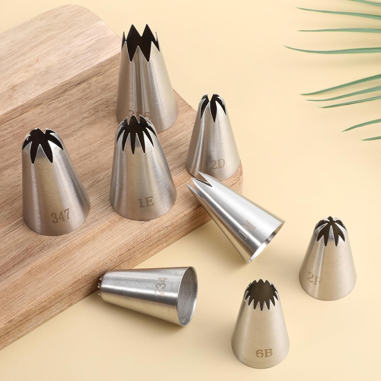8 Pcs Large Piping Tips Set, Stainless Steel Cake Decorating Tips Set with 10pcs Piping Bag Pastry Cake Decorating Tip Baking Tools for Baking Cupcakes Decoration