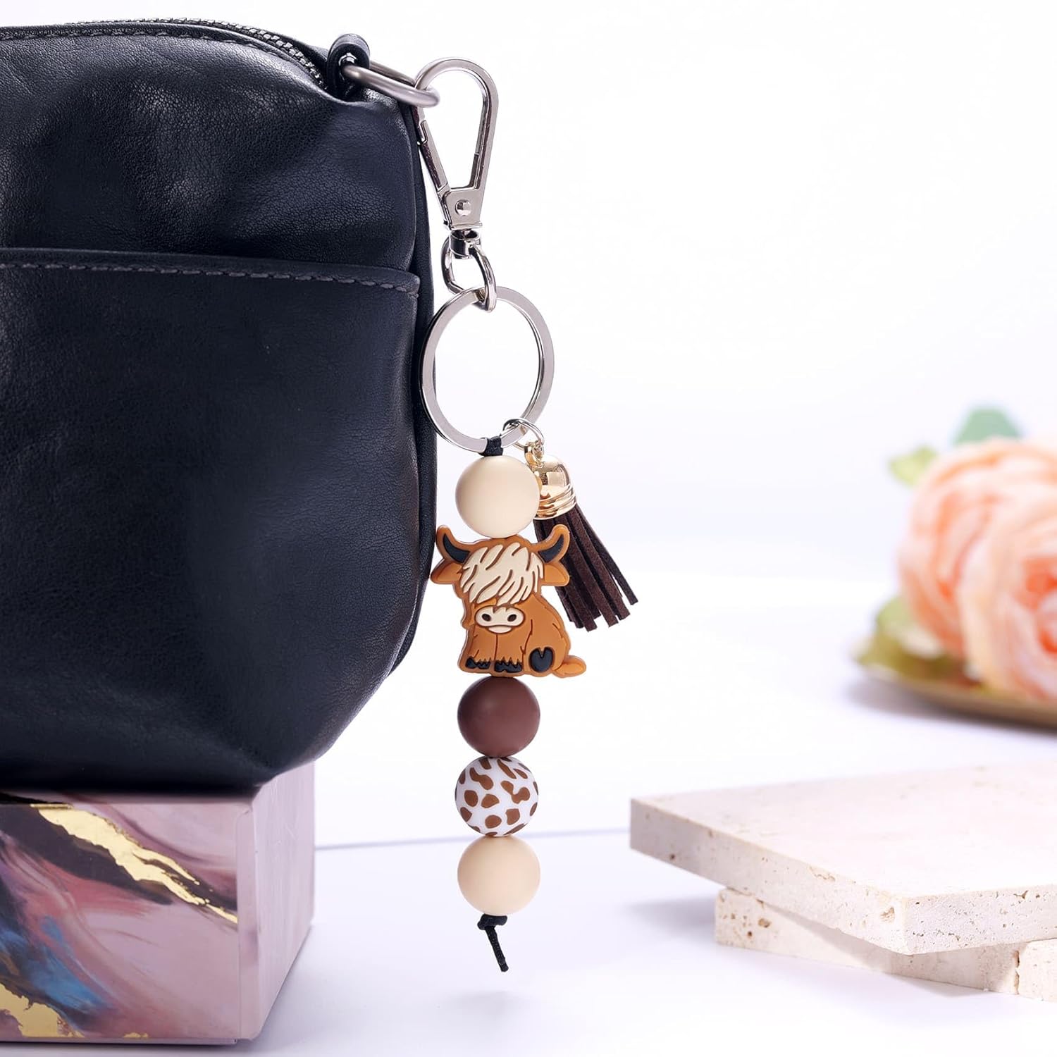Kvekstio Cute Highland Cow Keychain, 2 Pack Farm Animal Cow Print Silicone Bead Key Ring with Tassel Gift for Women Men, Farmhouse Country Style Purse Bag Accessories for Cows Lovers Party Favors