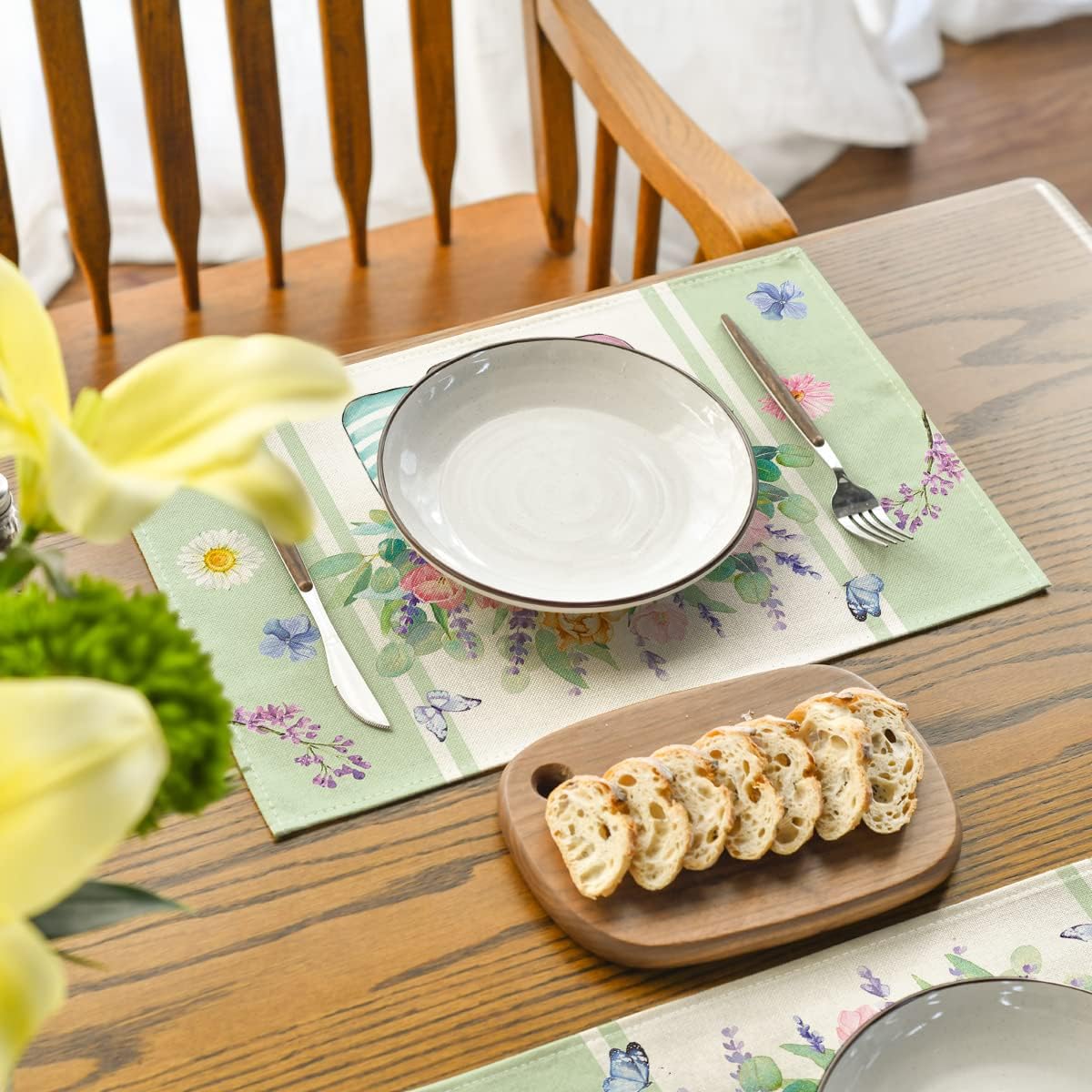 Bloom Vase Floral Spring Placemats Set of 4, 12x18 Inch Seasonal Table Mats for Party Kitchen Dining Decoration