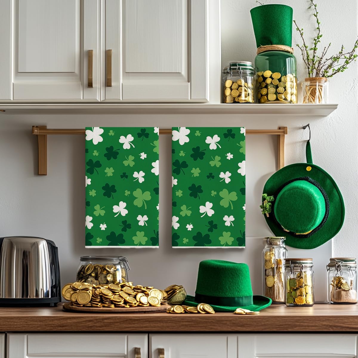 Green Clover Shamrock St. Patrick's Day Kitchen Towels Dish Towels, 18x26 Inch Farmhouse Holiday Spring Decoration Hand Towels Set of 2