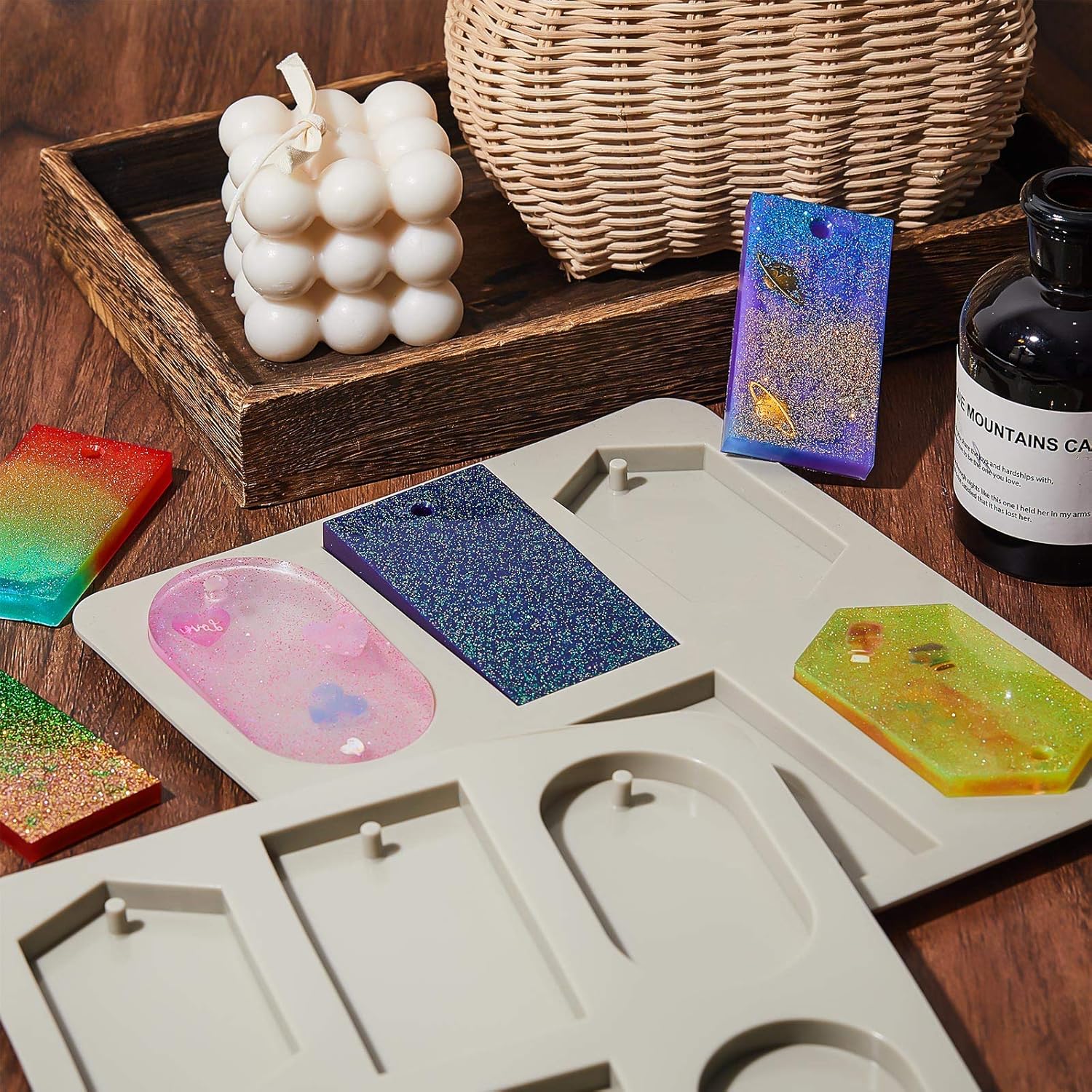 2 Pcs Silicone Wax Melt Molds Silicone Resin Keychain and Wax Sachets Epoxy Casting Jewelry Making Molds with Hanging Holes for DIY Jewelry Handicrafts Making Stylish Style