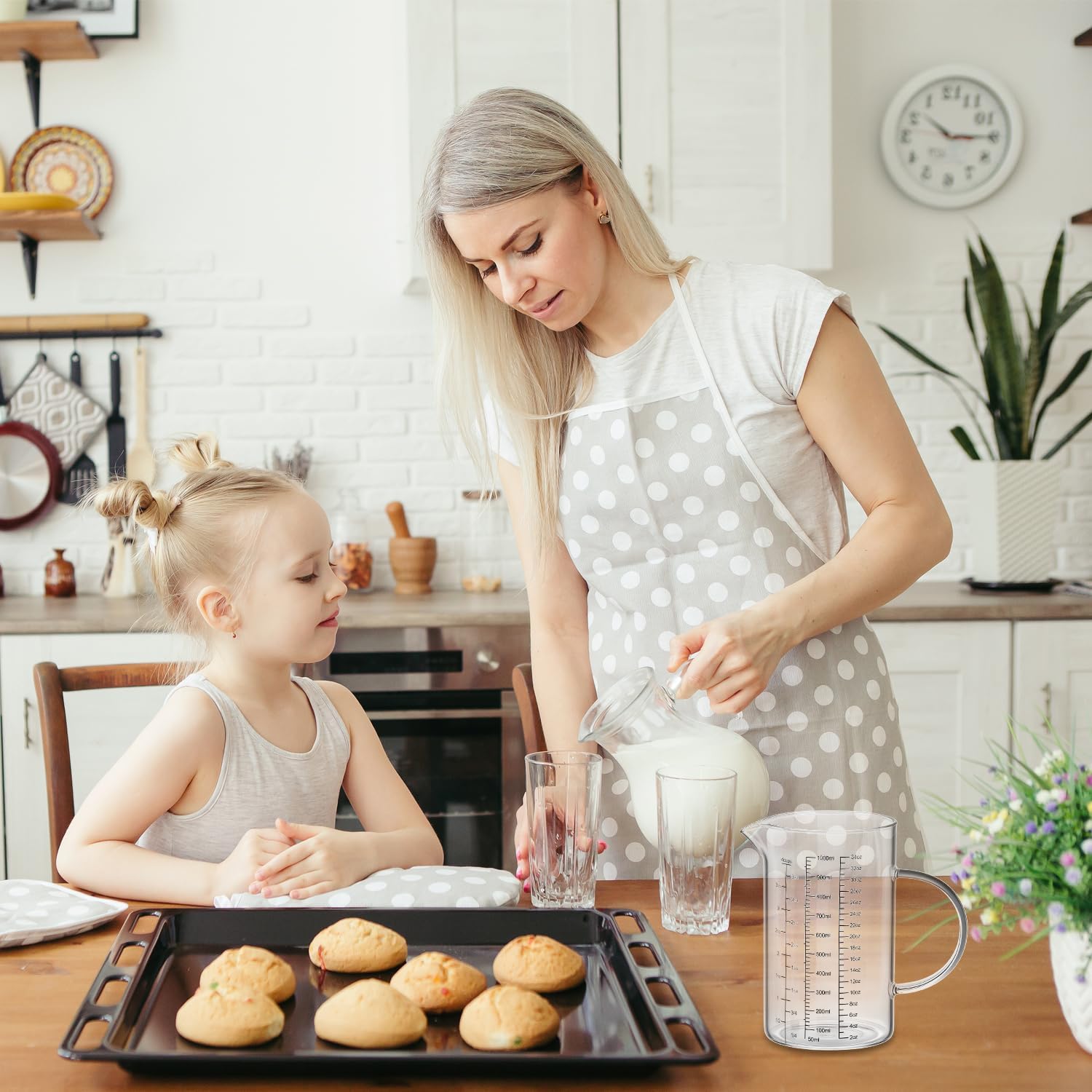 34OZ/1000ML Glass Measuring Cup Ml/Oz/Cup , 4 Cups Multi-Purpose Kitchen Tool with V-Shaped Spout & Handle