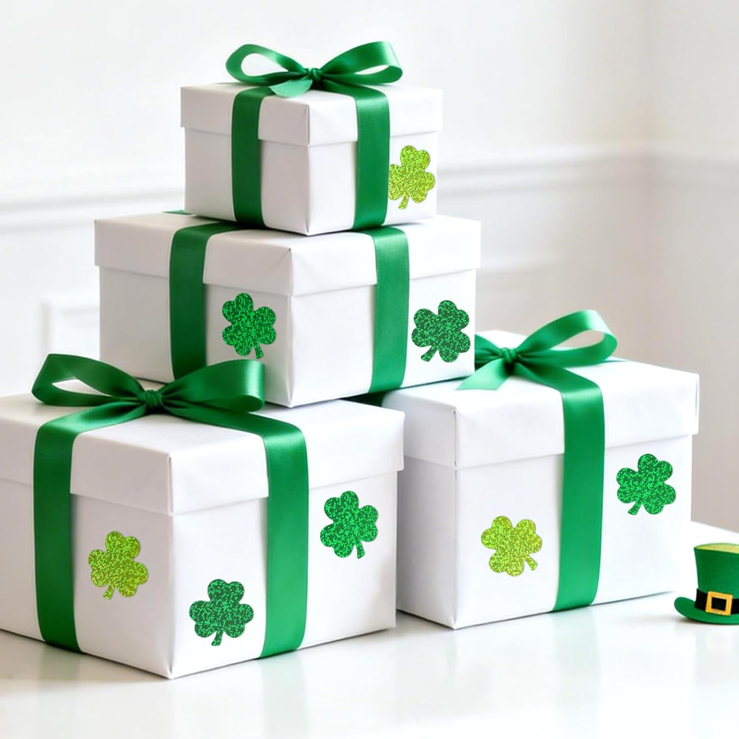 St.Patrick's Day Shamrock Stickers - 500Pcs 1.5'' Laser Shamrock Shape Stickers Roll Self Adhesive Holographic Green Irish Lucky Clover Sticker for Envelope Seal Card St.Patrick's Day 3 Color