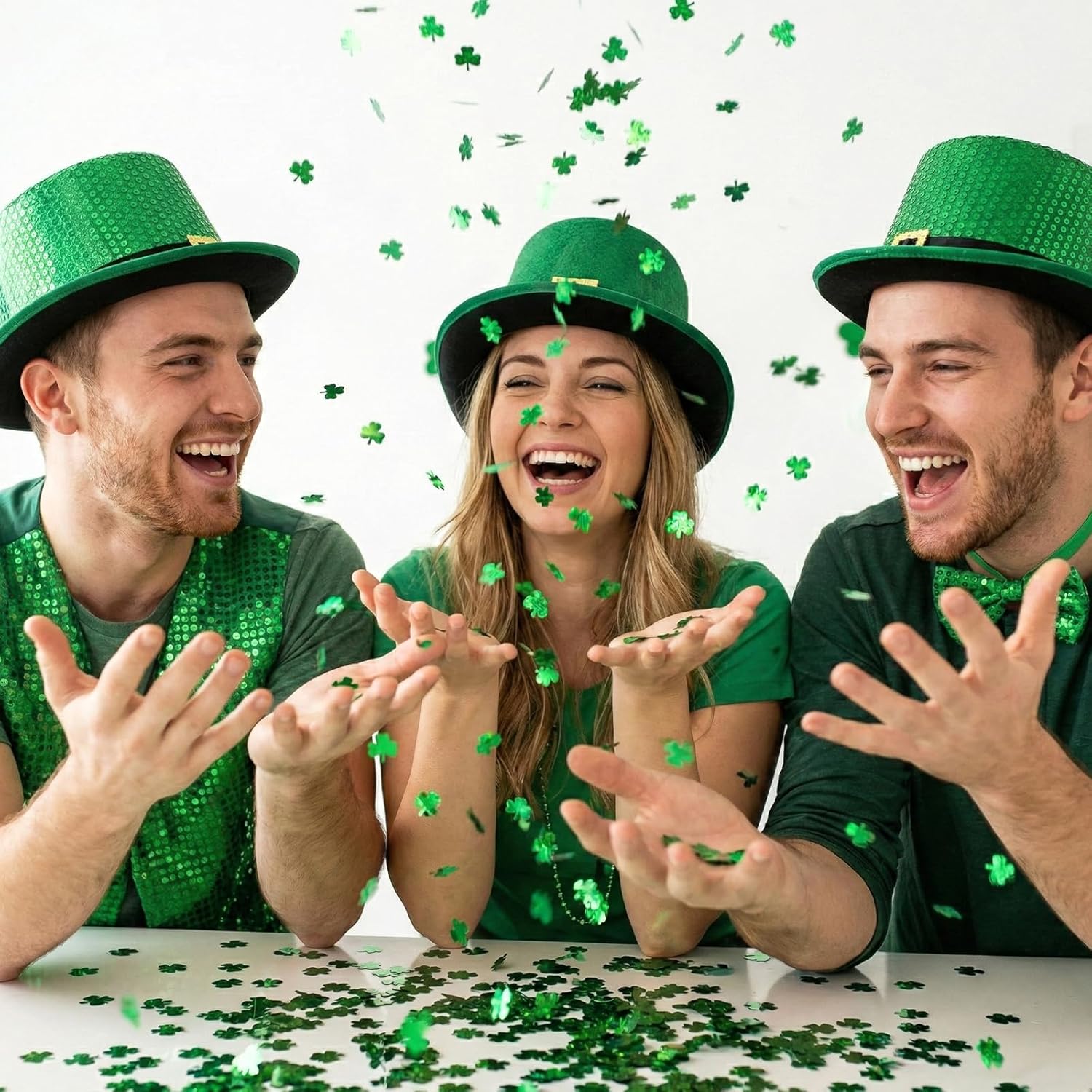 St.Patrick's Day Confetti - 3000Pcs Glitter Green Shamrock Confetti St.Patrick's Day Party Favor Decoration Lucky Clover Irish Table Scatter Confetto for Sanit Patricks Day Decor 105G