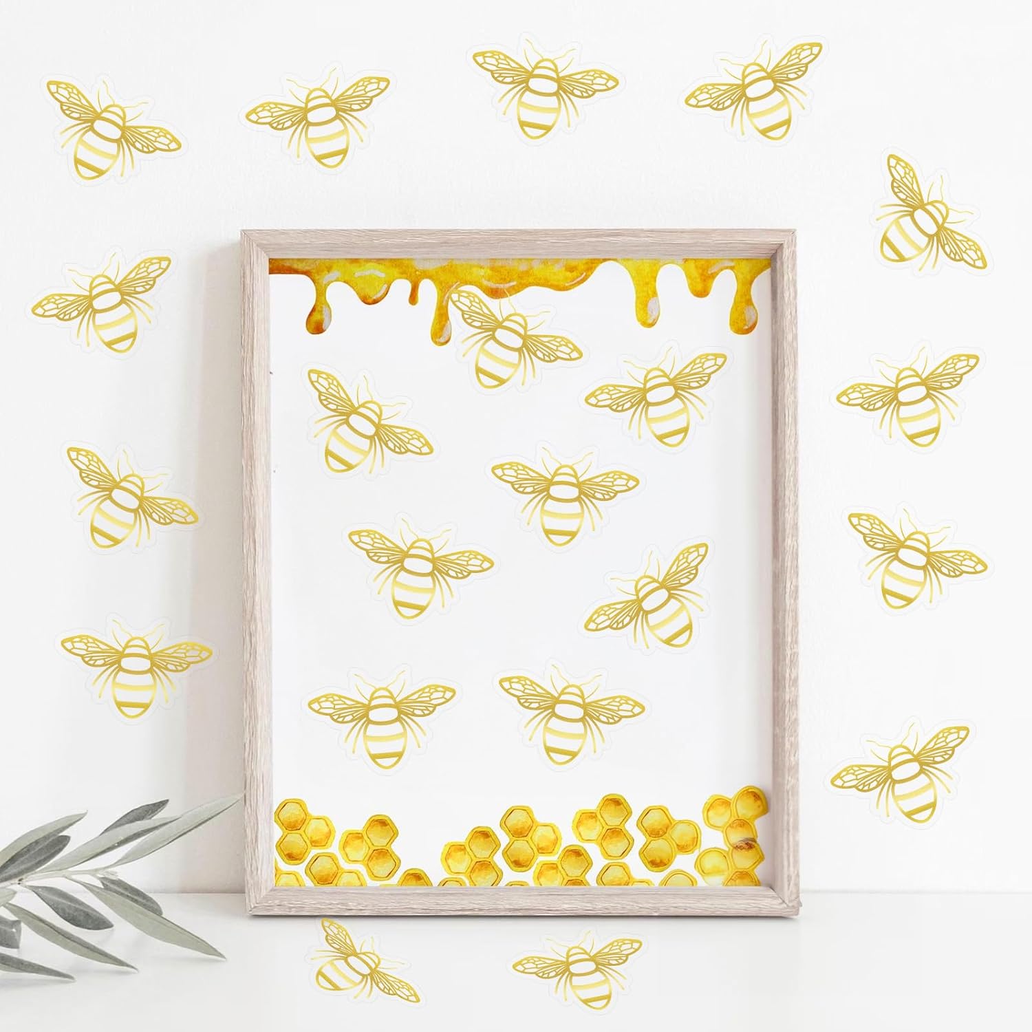 480Pcs Bee Stickers - Gold Foil Envelope Seal Label Sticker Queen Bee Decals Stickers Self Adhesive Clear Bee Spring Summer Stickers for Gift Card Craft Baby Shower Birthday Party Favors