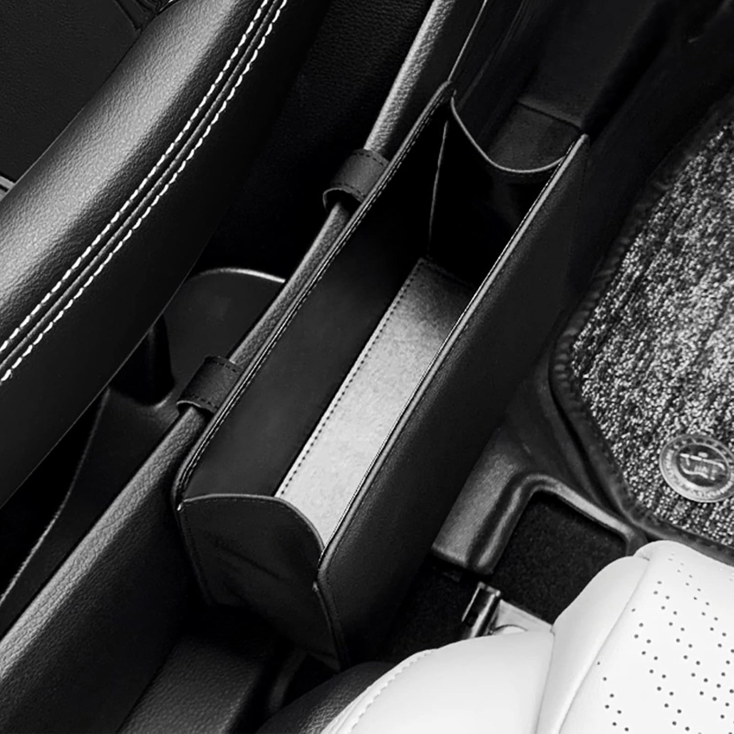 Car Trash Can, Leather Vehicle Trash Bin Car Dustbin Garbage Organizer Holder with 30 Pcs Trash Bags, Foldable Hanging Mini Cars Storage Bag Container for Auto, SUV Black