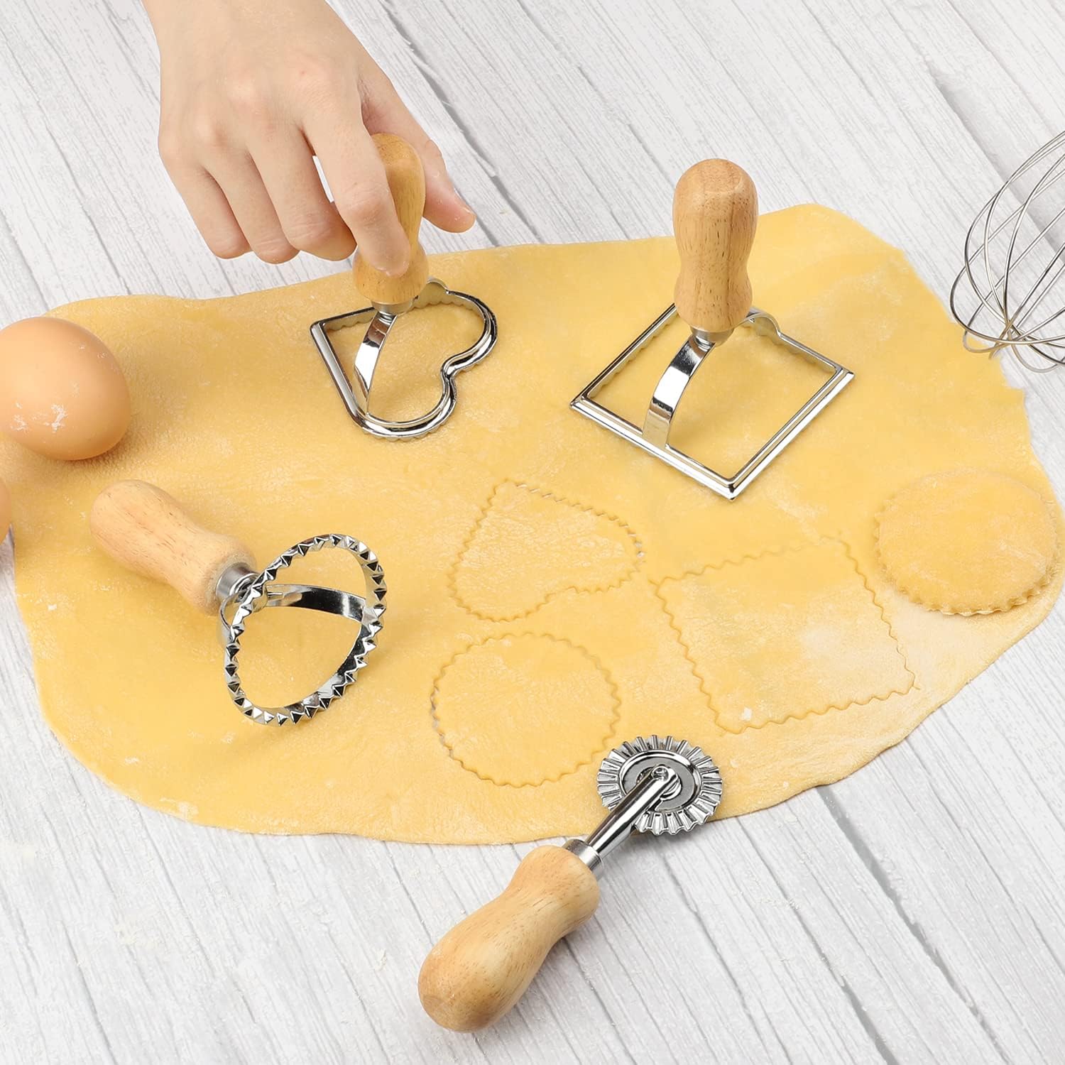Ravioli Stamp Maker Cutter with Roller Wheel Set of 4 , Wooden Handle and Fluted Edge, for Ravioli, Pasta, Dumplings Lasagna, Pierogi