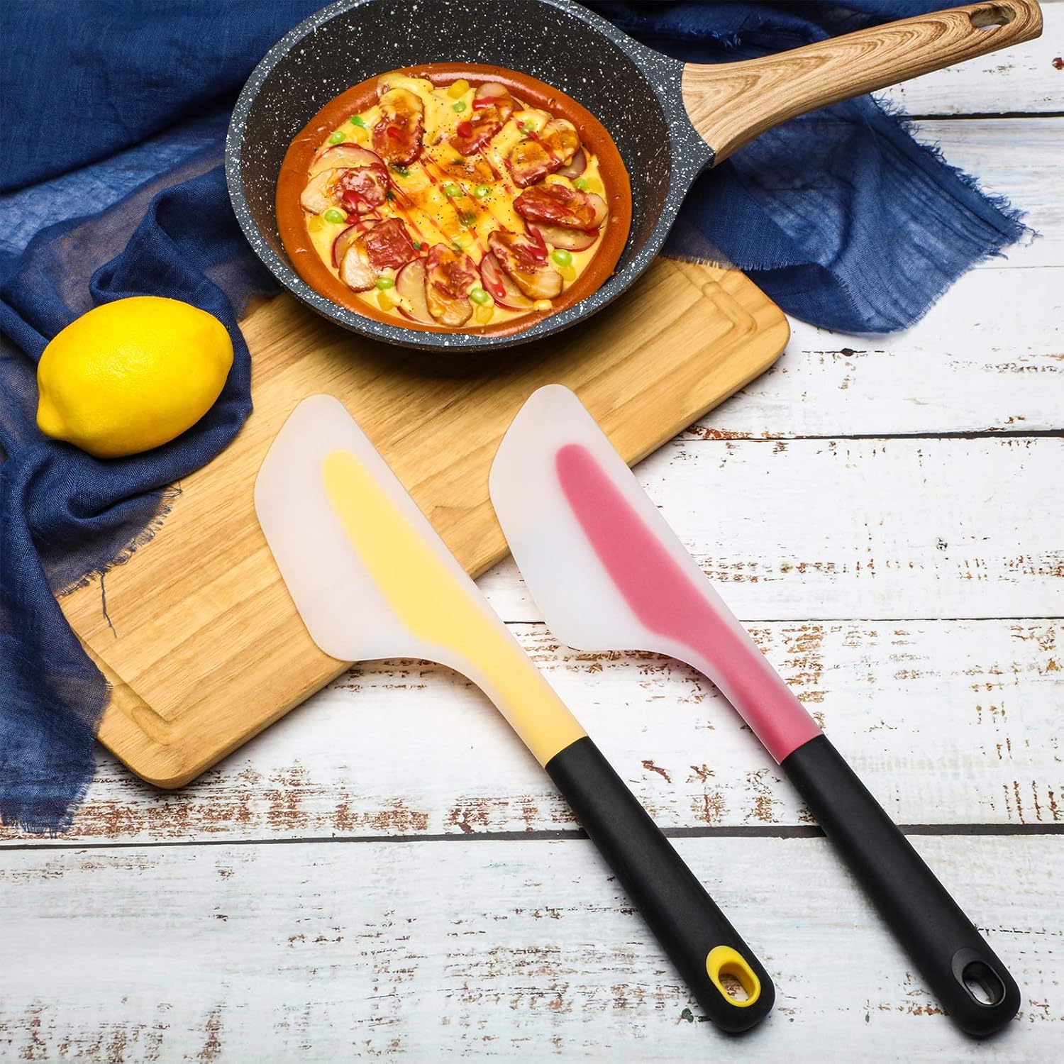2 Pieces Omelette Spatula Kitchen Turner Silicone Flip and Fold Omelette Turner for Kitchen Omelet Pancake Crepes Red and Yellow
