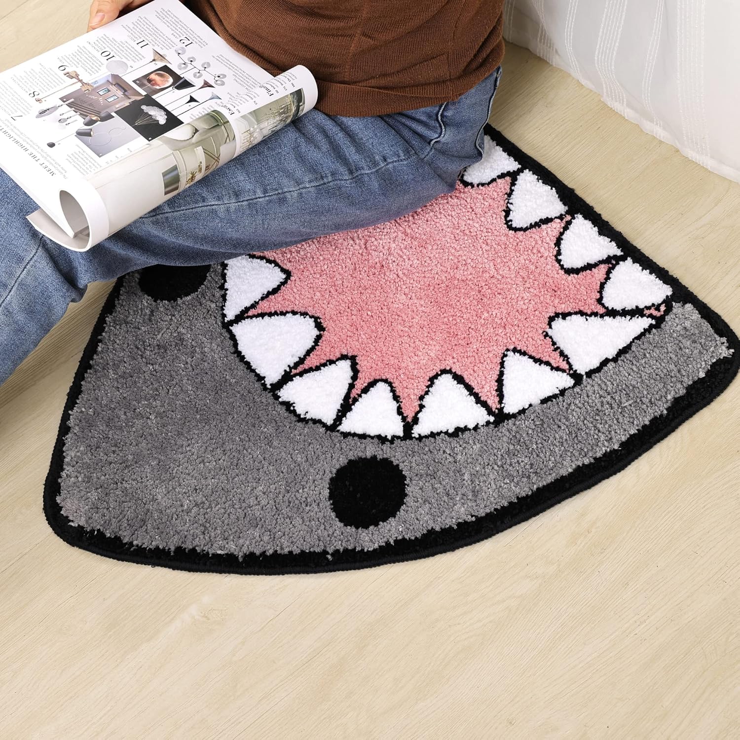 Bathroom Rug Bath Mat Shark Shaped Non Slip Bath Rug Extra Soft and Absorbent Microfiber Bath Rugs for Bathroom Floor Tub and Shower Dry Quickly