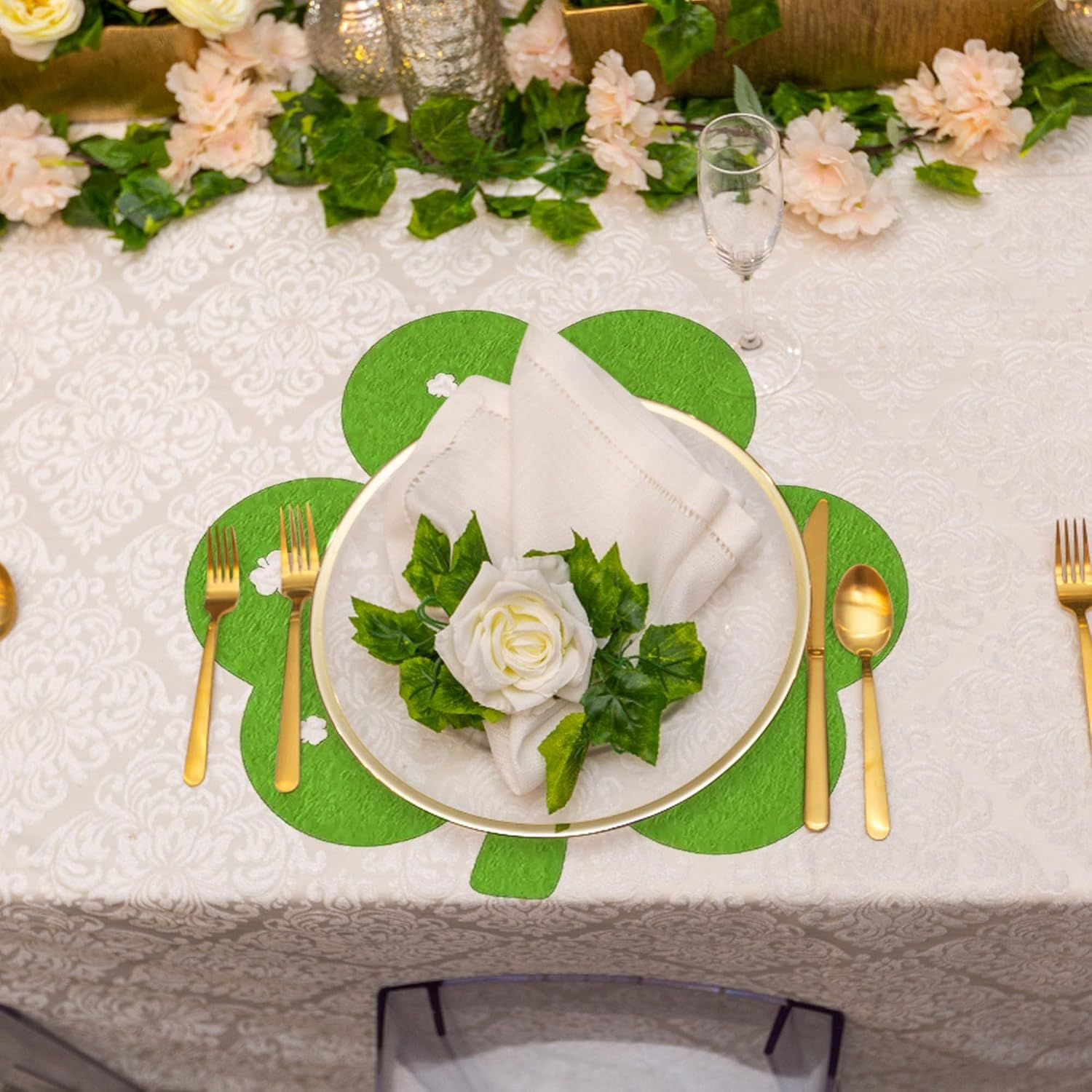 St Patricks Day Placemats Set of 4, Felt Green Shamrock Place Mats, Lucky Clover Table Mats for St Patrick's Day Irish Holiday Party Kitchen Dining Outdoor Indoor Decoration Light Green