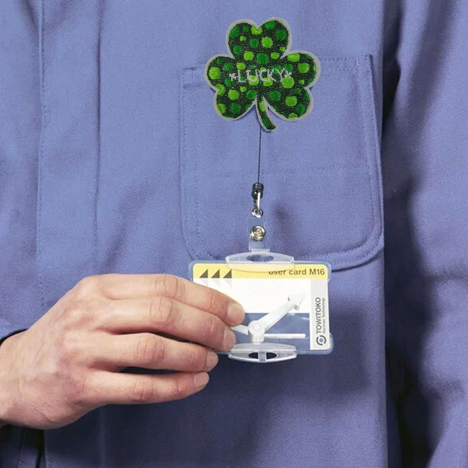 St Patricks Day Badge Reel, 2Pcs Retractable Shamrock Badge Reel, Cute Lucky Clover ID Name Badge Holder with Alligator Clip for Nurse Doctor Teacher Student Name Tag Card Badge Accessories
