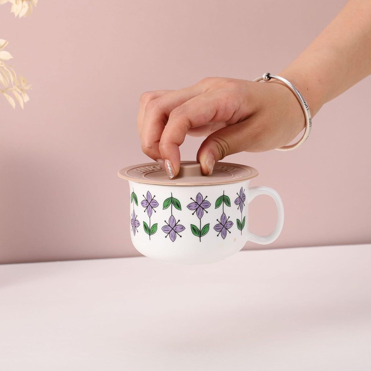 4Pcs Silicone Cup Covers Multicolored Silicone Lids for Cups, Reusable Silicone Cup Lids, Anti-dust, Airtight Seal, Food Grade Silicone Hot Drink Cup Lids for Mugs, Tea Cups and Coffee Cup