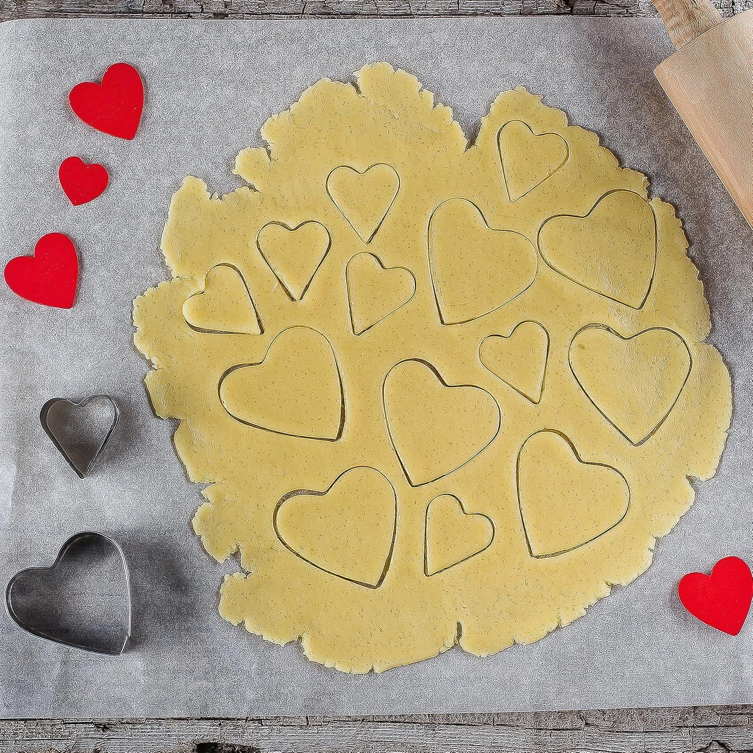 5 Pieces Heart Cookie Cutter Set - Valentine's Day Heart Shapes Stainless Steel Cutters Molds for Anniversary, Bridal, Engagement and Wedding, Baking Gifts