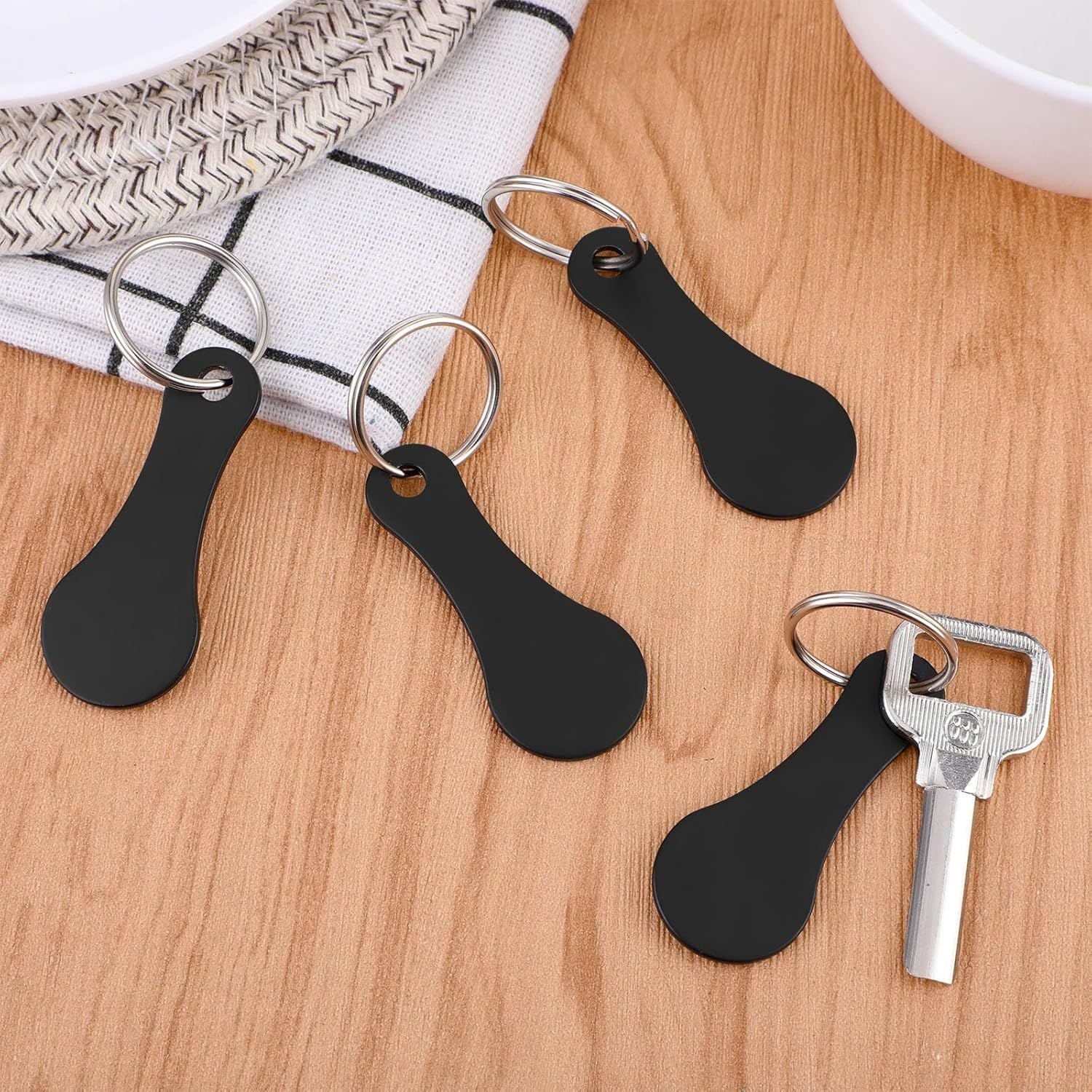 4 Pcs Stainless Steel Shopping Trolley Tokens, Portable Alloy Key Ring Quarter Holder Keychain Shopping Trolley Keyring for Men Women Shopping Cart Grocery Shopping Trolleys Black