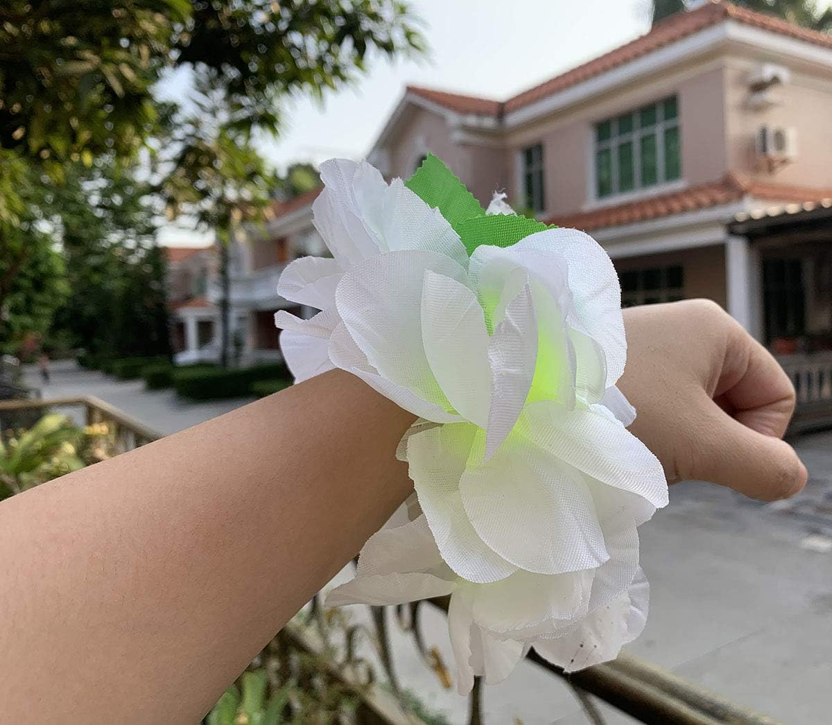 Yansanido 4 Pcs White Hawaiian Leis with Green Leaves for Graduation Party, Dance Party, Photo Prop in Outdoors White