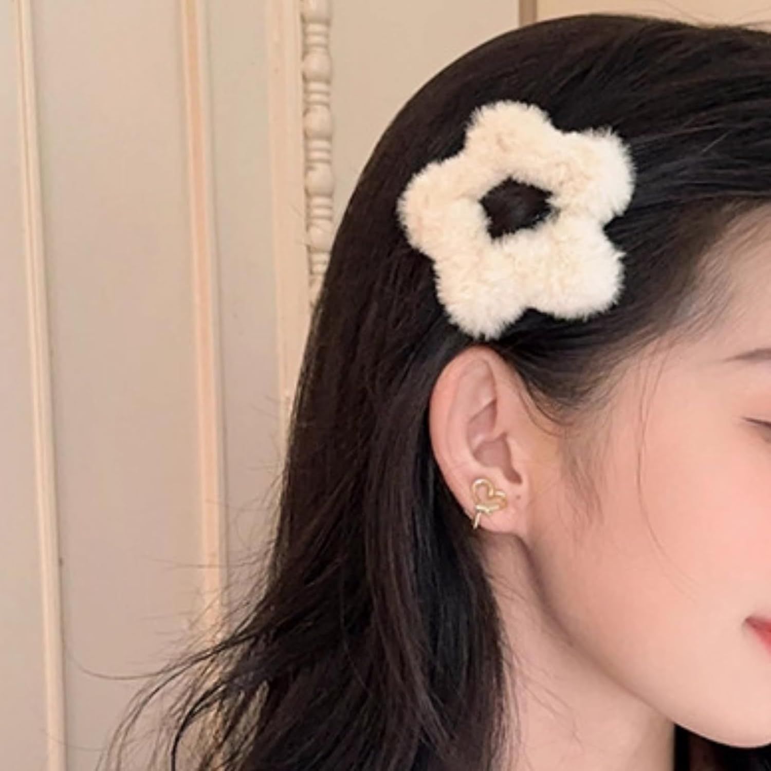 6 Pcs Plush Star Hair Clips for Women Girls, Winter Hair Accessories Fuzzy Hairpins for Bangs Side Hair Holders Mix