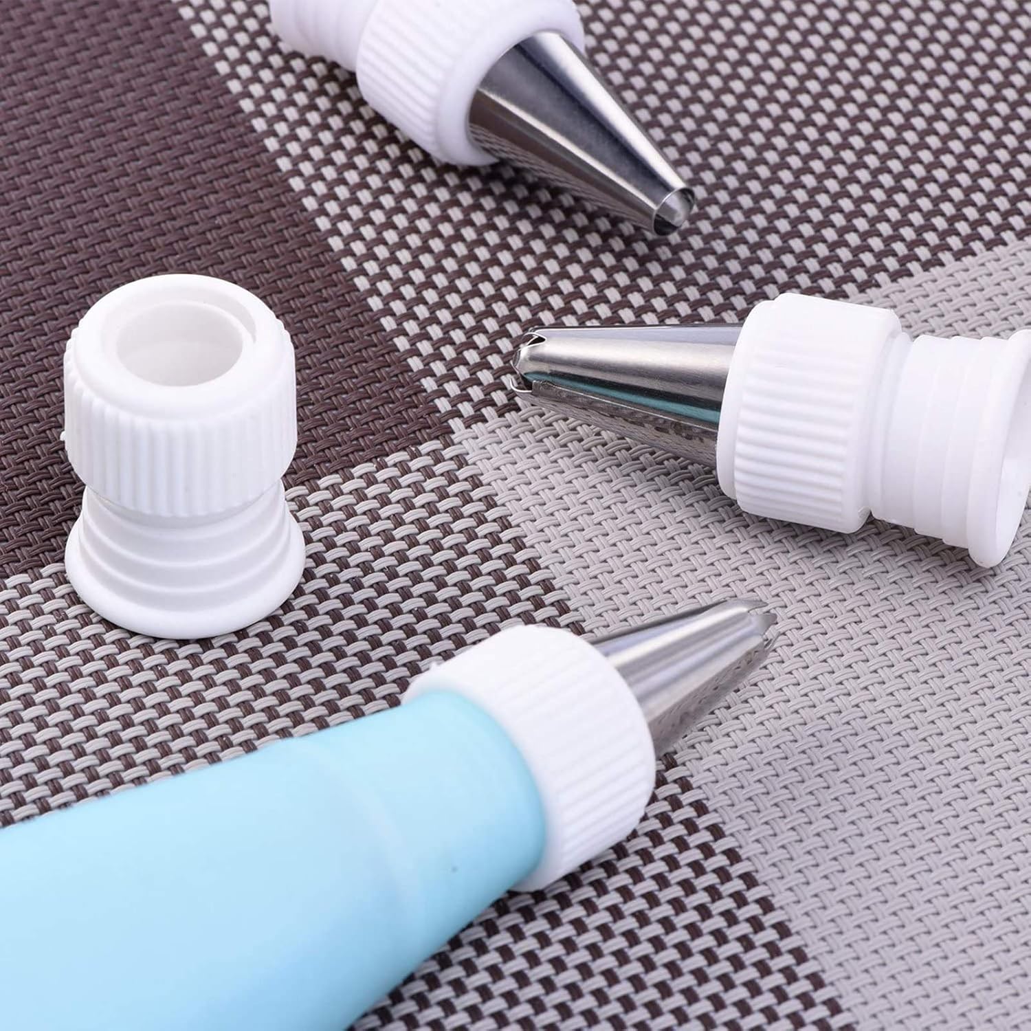 30 Pieces Coupler Piping Bag Plastic Standard Couplers Cake Decorating Pipe Tip for Frosting Icing Nozzles 1.2 x 1 Inch