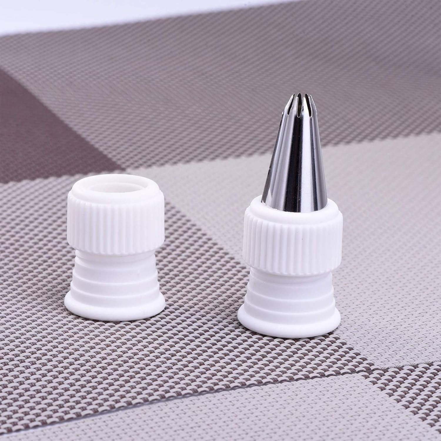 30 Pieces Coupler Piping Bag Plastic Standard Couplers Cake Decorating Pipe Tip for Frosting Icing Nozzles 1.2 x 1 Inch