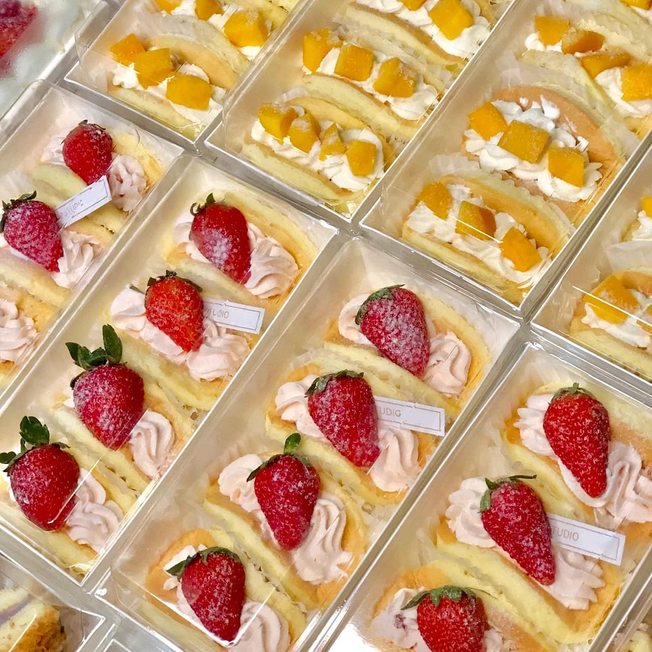 Charcuterie Boxes with Clear Lids, 50 Pack White Bakery Boxes, Cookie Boxes, Small Treat Boxes for Pastry, Sandwich, Cupcakes, Strawberries, Dessert To Go Containers