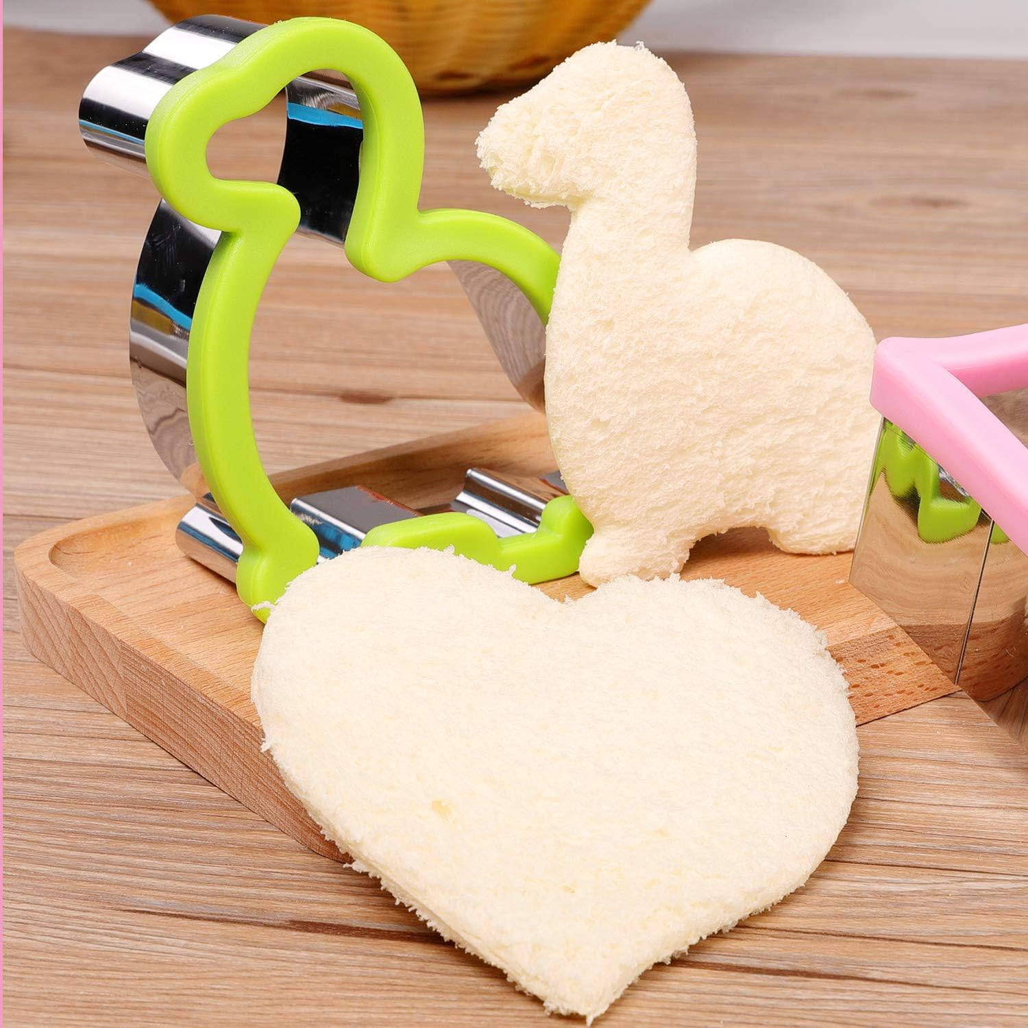 Stainless Steel Sandwiches Cutter Set, Dinosaur & Heart & Star Shapes Sandwiches Cutter Cookie Cutter -Food Grade Cookie Cutter Mold for Kids Big+Medium, 8pack
