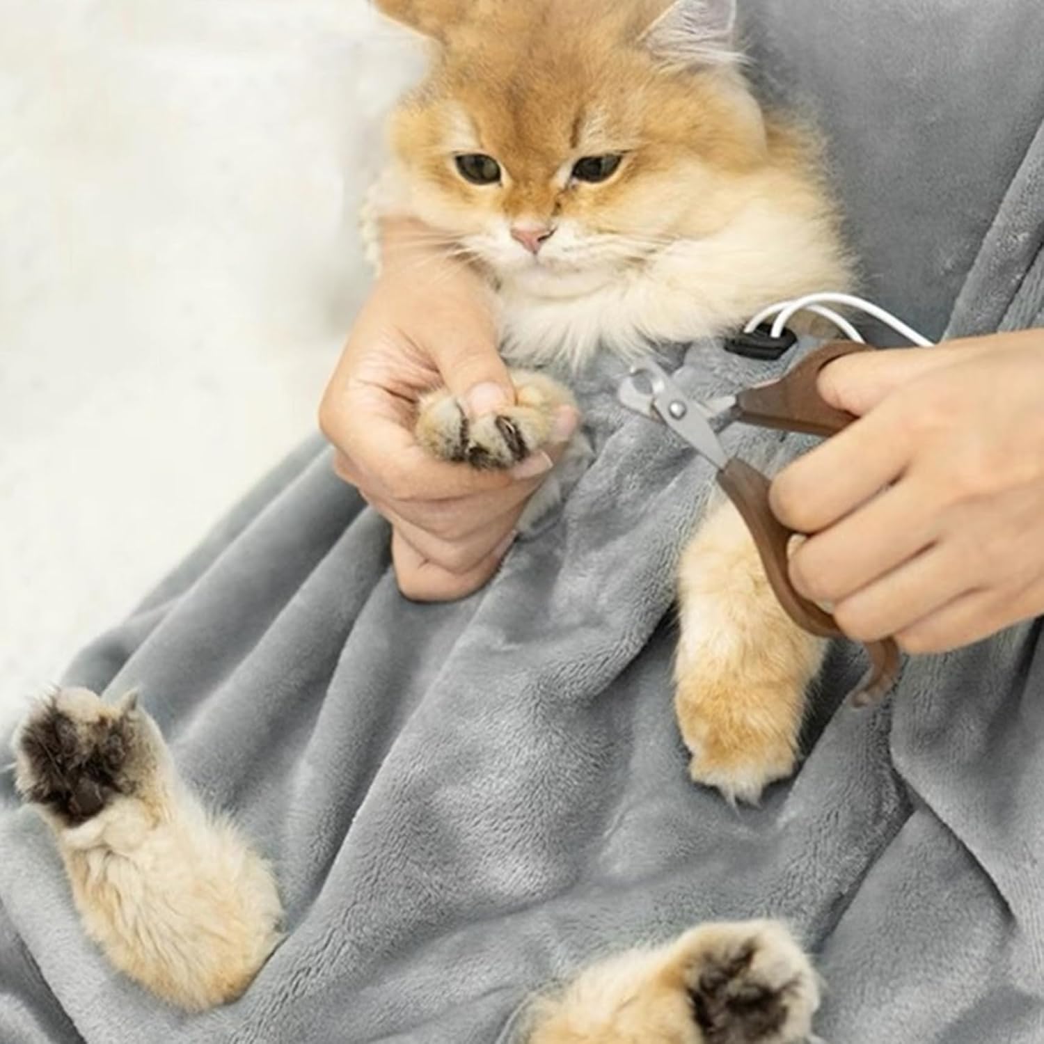 Cat Sling Soft Flannel Cat Apron with Claws Holes Multifunctional Adjustable Pet Carrier for Nail Cutting Cozy Sleeping Petting