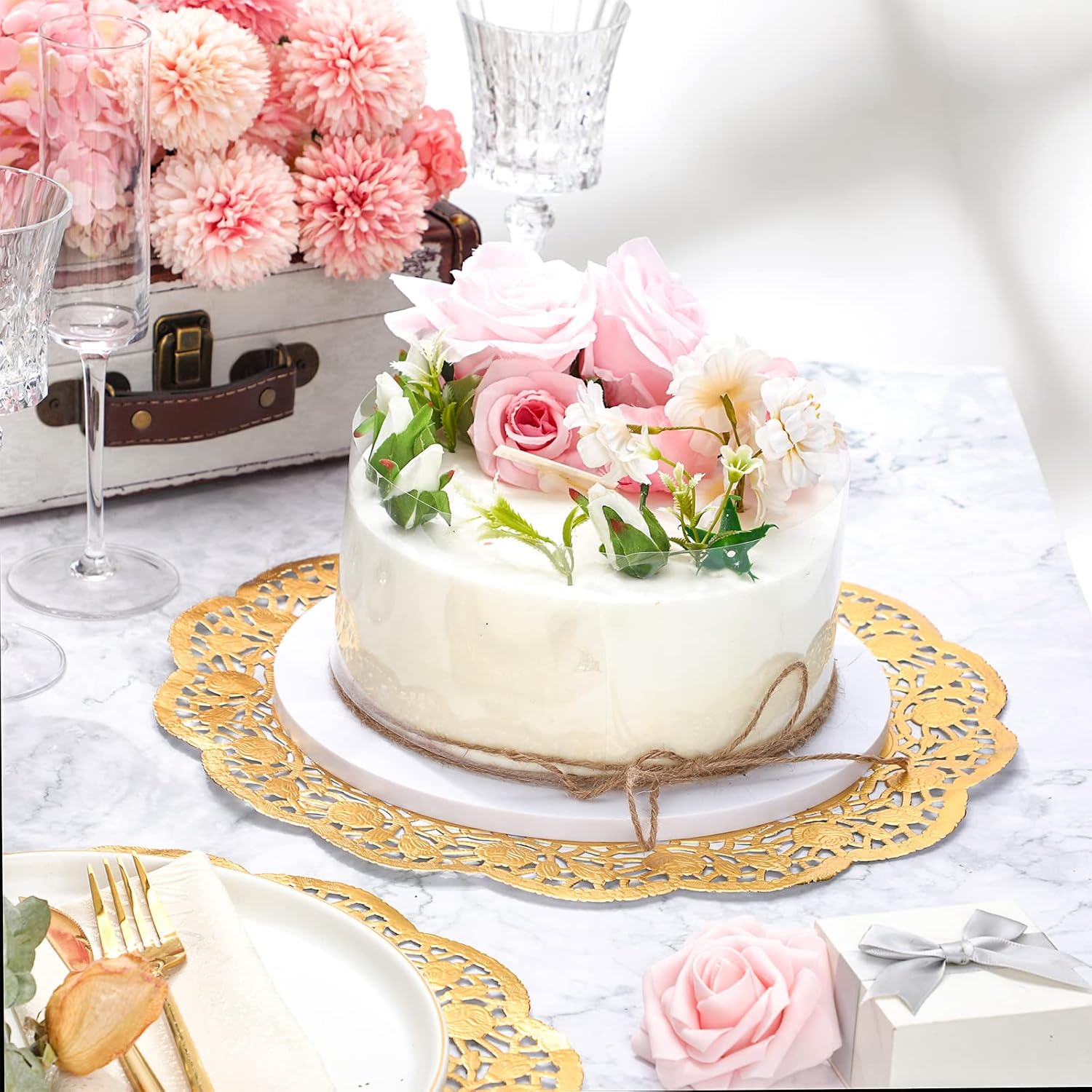 200 Pcs Doilies Lace Paper 14 Inches Disposable Foil Placemats Large Round Pad for Cakes Crafts Wedding Birthday Party Decoration Gold Gold -