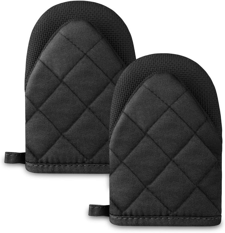 1 pair of short oven mitts made of neoprene cotton - black - with non-slip surface and hanging loop - suitable for cooking, baking and grilling